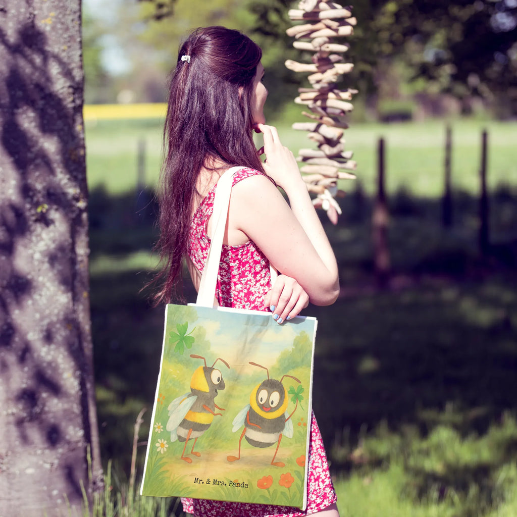 Einkaufstasche Bienen Paar Design Jutetaschen, Tragetasche Geschenkidee, Tragetasche Design, Tragetasche Damen, Tragetasche Für Bücher, Bunte Tragetasche, Tragetasche Waschbar, Tragetasche Handgemacht, Tragetasche Vintage, Tragetasche Kinder, Tragetasche Blanko, Baumwolltasche, Tragetasche Wiederverwendbar, Tragetasche Ohne Plastik, Leinentaschen, Beutel Tasche, Jutetasche, Kleine Tragetasche, Lustige Tragetasche, Tragetasche Bedruckt, Baumwolltaschen, Tragetasche Robust, Tragetaschen, Einkaufstasche, Tragetasche Für Einkäufe, Tragetasche, Tragetasche Für Büro, Tragetasche Mit Henkel, Einkaufstaschen, Stofftaschen, Große Tragetasche, Tragetasche Mit Motiv, Tragetasche Für Schule, Tragetasche Für Alltag, Tragetasche Umweltfreundlich, Tragetasche Nachhaltig, Tragetasche Mit Spruch, Leinentasche, Faltbare Tragetasche, Tragetasche Zum Umhängen, Tragetasche Herren, Stofftasche, Tragetasche Modern, Liebe, Partner, Freund, Freundin, Ehemann, Ehefrau, Heiraten, Verlobung, Heiratsantrag, Liebesgeschenk, Jahrestag, Hocheitstag, Geschenk für Frauen, Schildkröten, Liebesbeweis, Mitbringsel, Geschenk für Partner, für Männer, Geschenk für Freundin, Hochzeitstag, verliebte Schildkröten, Valentinstag, für Ehemann