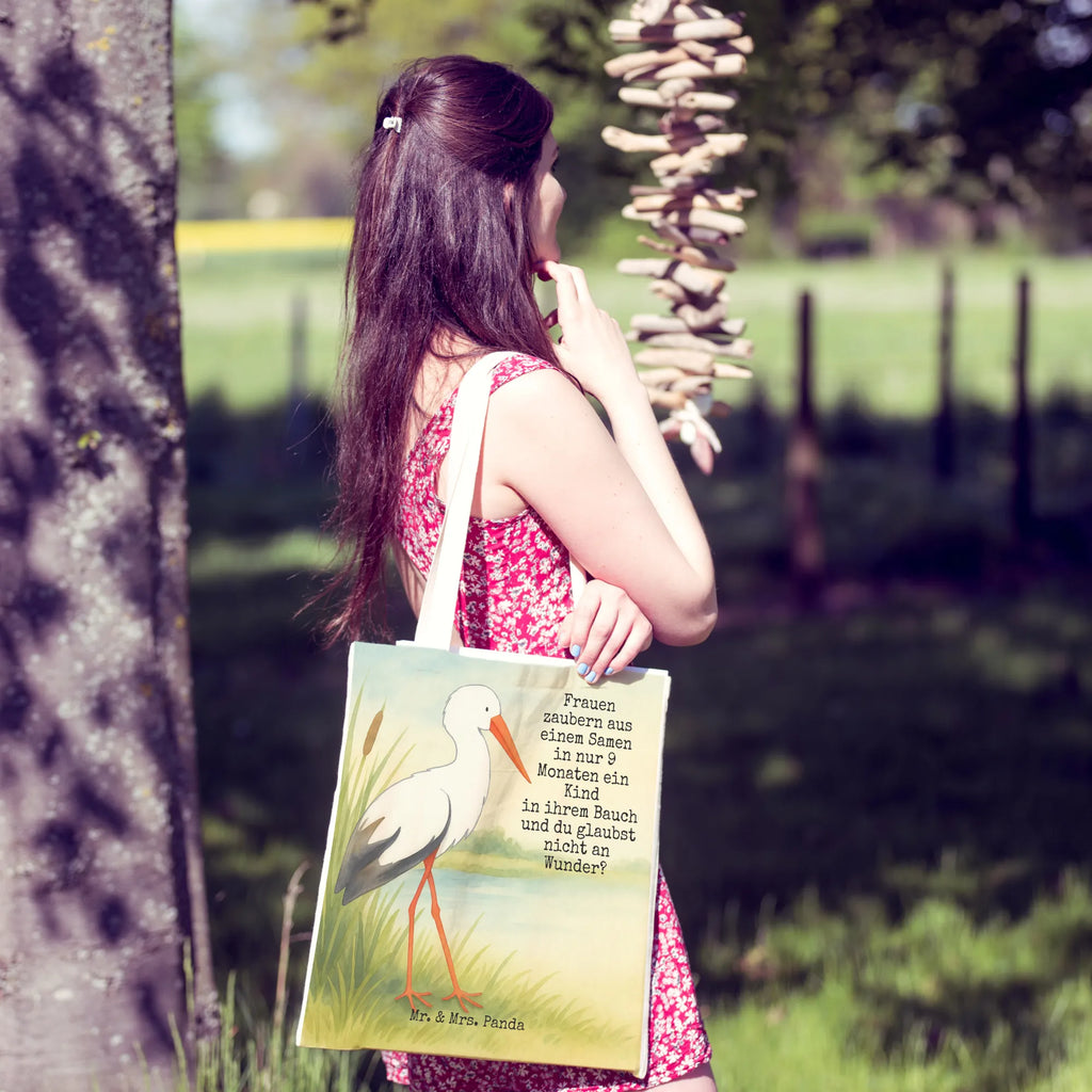 Einkaufstasche Storch Design Tragetasche Handgemacht, Große Tragetasche, Tragetasche Blanko, Tragetasche Waschbar, Tragetaschen, Tragetasche, Stofftaschen, Lustige Tragetasche, Tragetasche Mit Spruch, Tragetasche Für Schule, Baumwolltaschen, Jutetaschen, Bunte Tragetasche, Leinentaschen, Baumwolltasche, Jutetasche, Tragetasche Mit Henkel, Tragetasche Wiederverwendbar, Tragetasche Herren, Tragetasche Kinder, Stofftasche, Tragetasche Geschenkidee, Tragetasche Mit Motiv, Einkaufstasche, Tragetasche Für Einkäufe, Tragetasche Design, Tragetasche Vintage, Tragetasche Robust, Tragetasche Umweltfreundlich, Tragetasche Bedruckt, Tragetasche Nachhaltig, Tragetasche Für Alltag, Faltbare Tragetasche, Tragetasche Damen, Kleine Tragetasche, Beutel Tasche, Tragetasche Für Büro, Leinentasche, Tragetasche Zum Umhängen, Einkaufstaschen, Tragetasche Für Bücher, Tragetasche Ohne Plastik, Tragetasche Modern, Tiermotive, Gute Laune, lustige Sprüche, Tiere, Geburt, Mutter werden, Baby, Babybauch, Störche, Schwangerschaft, Storch, Mutter, Mütter, Schwanger