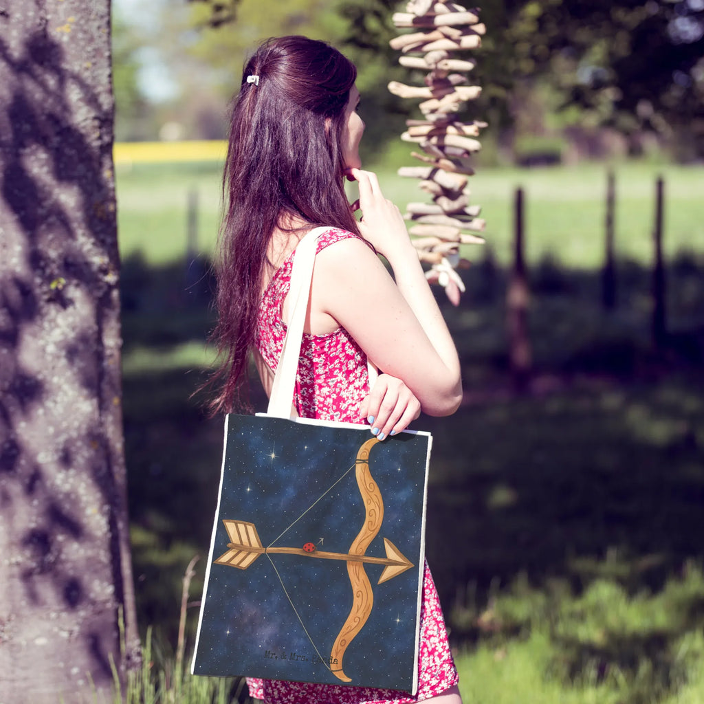 Einkaufstasche Sternzeichen Schütze Design Stofftaschen, Tragetasche Damen, Tragetasche Für Alltag, Tragetasche Umweltfreundlich, Tragetasche Modern, Lustige Tragetasche, Tragetasche Nachhaltig, Tragetasche Mit Spruch, Tragetasche Robust, Tragetasche Waschbar, Tragetasche Design, Tragetasche, Jutetaschen, Jutetasche, Tragetasche Kinder, Stofftasche, Tragetasche Ohne Plastik, Tragetasche Für Bücher, Baumwolltaschen, Einkaufstaschen, Tragetasche Geschenkidee, Tragetasche Mit Henkel, Tragetasche Für Büro, Tragetasche Blanko, Tragetasche Für Einkäufe, Bunte Tragetasche, Tragetasche Wiederverwendbar, Kleine Tragetasche, Tragetasche Zum Umhängen, Leinentaschen, Tragetasche Bedruckt, Beutel Tasche, Einkaufstasche, Tragetasche Handgemacht, Tragetasche Für Schule, Tragetasche Mit Motiv, Tragetaschen, Baumwolltasche, Tragetasche Vintage, Große Tragetasche, Leinentasche, Tragetasche Herren, Faltbare Tragetasche, Tierkreiszeichen, Sternzeichen, Horoskop, Astrologie, Aszendent, Geschenk Dezember, Geschenk Schützenfest, Schütze, Geschenk November, Geburtstag November, Schütze Geschenk, Geburtstag Dezember, Schütze Sternzeichen