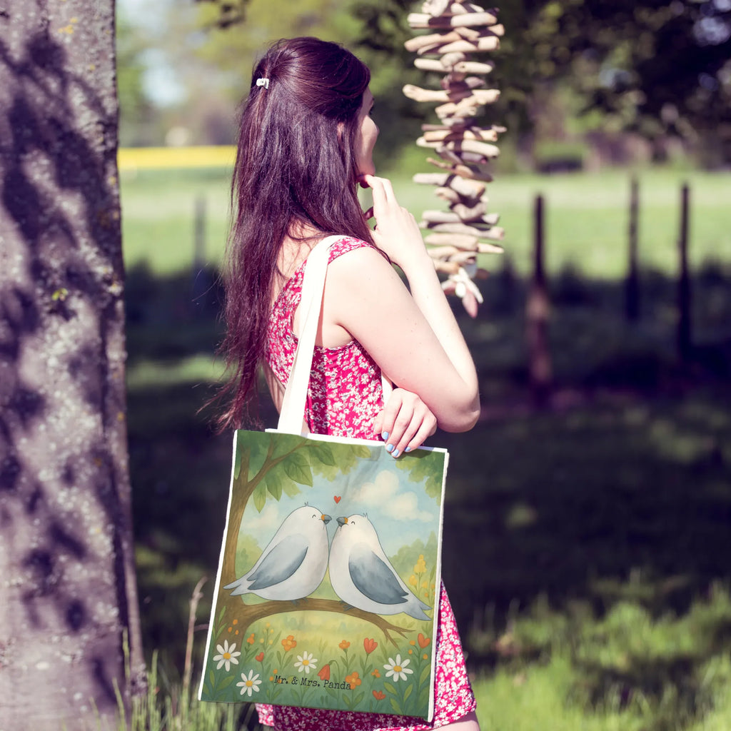 Einkaufstasche Turteltauben Liebe Design Tragetasche Mit Spruch, Faltbare Tragetasche, Tragetasche Für Bücher, Tragetasche Zum Umhängen, Tragetasche Ohne Plastik, Tragetasche Damen, Tragetasche Wiederverwendbar, Einkaufstasche, Tragetasche Geschenkidee, Tragetasche Umweltfreundlich, Jutetaschen, Stofftaschen, Lustige Tragetasche, Tragetaschen, Tragetasche Für Einkäufe, Kleine Tragetasche, Tragetasche Blanko, Tragetasche Für Büro, Leinentaschen, Tragetasche Für Alltag, Einkaufstaschen, Tragetasche Nachhaltig, Tragetasche Modern, Große Tragetasche, Baumwolltasche, Bunte Tragetasche, Tragetasche Kinder, Jutetasche, Tragetasche Robust, Tragetasche, Stofftasche, Leinentasche, Tragetasche Design, Baumwolltaschen, Beutel Tasche, Tragetasche Handgemacht, Tragetasche Vintage, Tragetasche Mit Henkel, Tragetasche Mit Motiv, Tragetasche Für Schule, Tragetasche Bedruckt, Tragetasche Waschbar, Tragetasche Herren, Liebe, Partner, Freund, Freundin, Ehemann, Ehefrau, Heiraten, Verlobung, Heiratsantrag, Liebesgeschenk, Jahrestag, Hocheitstag, Hochzeitstag, Geschenk Freund, Verliebt, Turteltauben, Tauben, Verheiratet, Turteltäubchen, Liebesbeweis, Verlobt, Geschenk Hochzeit, Geschenk Freundin