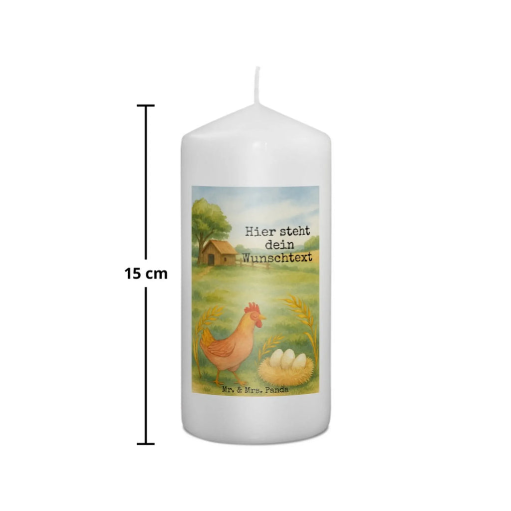 Personalisierte Kerze Huhn Stolz Design Blockkerze Mit Namensdruck, Bio-Kerze Mit Wunschname, Adventskerze Mit Wunschname, Sojawachskerze Mit Namensdruck, Tischkerze Mit Namensdruck, Laternenkerze Mit Namensdruck, Tafelkerze Mit Wunschname, Fair-Trade-Kerze Mit Namensgravur, Gastgeschenk Kerze Mit Namen, Votivkerze Mit Wunschname, Metall-Kerze Mit Namensgravur, Kerze Für Hochzeit Mit Namensgravur, Andachtskerze Mit Namensgravur, Osterkerze Mit Namen, Kerzen-Set Mit Namensgravur, Stumpenkerze Mit Namensgravur, LED-Kerze Mit Wunschname, Kerze Mit Namen, Glas-Kerze Mit Wunschname, Kerze Mit Spruch Und Namen, Streukerze Mit Namensdruck, Stearinkerze Mit Gravur, Teelicht Mit Namensdruck, Duftkerze Mit Namen, Grabkerze Mit Namensgravur, Stabkerze Mit Gravur, Schwimmkerze Mit Namen, Weihnachtskerze Mit Namensgravur, Handgemachte Kerze Mit Wunschname, Kerze Mit Prägung Und Wunschname, Firmungskerze Mit Wunschname, Gedenkkerze Mit Namen, Handgegossene Kerze Mit Namen, Kerze Für Geburtstag Mit Wunschname, Personalisierte Kerze, Trauerkerze Mit Namen, Holz-Kerze Mit Namen, Gartenkerze Mit Namen, Kommunionkerze Mit Namen, Bienenwachskerze Mit Wunschname, Taufekerze Mit Namensgravur, Outdoor-Kerze Mit Namensgravur, Bauernhof, Hoftiere, Landwirt, Landwirtin, Schwangerschaft, Magie, Hühner, Landleben, Hahn, Henne, Motivation, Eier, Geburt, Hof, Spruch