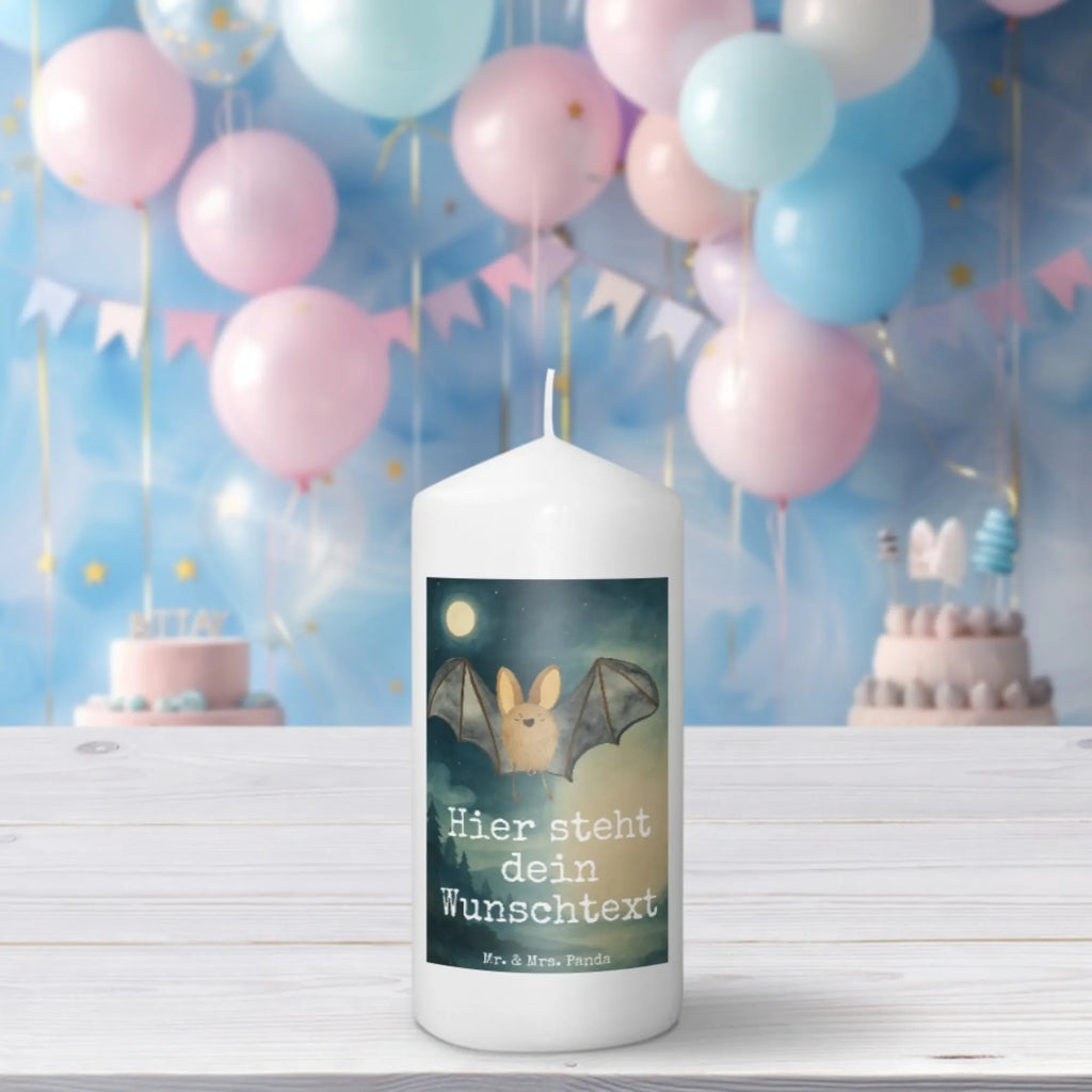 Personalisierte Kerze Fledermaus Flügel Design Laternenkerze Mit Namensdruck, Kerze Mit Namen, Taufekerze Mit Namensgravur, Votivkerze Mit Wunschname, Gastgeschenk Kerze Mit Namen, Kerze Für Geburtstag Mit Wunschname, Grabkerze Mit Namensgravur, LED-Kerze Mit Wunschname, Weihnachtskerze Mit Namensgravur, Kerzen-Set Mit Namensgravur, Kerze Mit Prägung Und Wunschname, Bienenwachskerze Mit Wunschname, Stumpenkerze Mit Namensgravur, Handgegossene Kerze Mit Namen, Duftkerze Mit Namen, Adventskerze Mit Wunschname, Gartenkerze Mit Namen, Streukerze Mit Namensdruck, Stearinkerze Mit Gravur, Stabkerze Mit Gravur, Kommunionkerze Mit Namen, Holz-Kerze Mit Namen, Teelicht Mit Namensdruck, Fair-Trade-Kerze Mit Namensgravur, Outdoor-Kerze Mit Namensgravur, Metall-Kerze Mit Namensgravur, Sojawachskerze Mit Namensdruck, Tischkerze Mit Namensdruck, Schwimmkerze Mit Namen, Firmungskerze Mit Wunschname, Personalisierte Kerze, Kerze Mit Spruch Und Namen, Kerze Für Hochzeit Mit Namensgravur, Tafelkerze Mit Wunschname, Handgemachte Kerze Mit Wunschname, Glas-Kerze Mit Wunschname, Osterkerze Mit Namen, Bio-Kerze Mit Wunschname, Andachtskerze Mit Namensgravur, Gedenkkerze Mit Namen, Blockkerze Mit Namensdruck, Trauerkerze Mit Namen, Tiermotive, Gute Laune, lustige Sprüche, Tiere