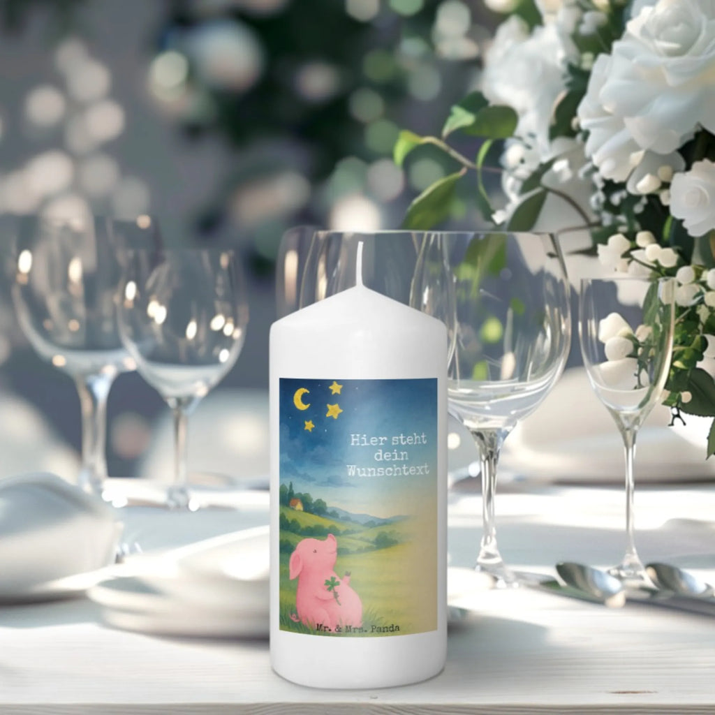 Personalisierte Kerze Schwein Glück Design Duftkerze Mit Namen, Teelicht Mit Namensdruck, Stumpenkerze Mit Namensgravur, Stearinkerze Mit Gravur, Stabkerze Mit Gravur, Osterkerze Mit Namen, Blockkerze Mit Namensdruck, Personalisierte Kerze, Taufekerze Mit Namensgravur, Gastgeschenk Kerze Mit Namen, Holz-Kerze Mit Namen, Kerze Mit Spruch Und Namen, Streukerze Mit Namensdruck, Schwimmkerze Mit Namen, Andachtskerze Mit Namensgravur, Weihnachtskerze Mit Namensgravur, Adventskerze Mit Wunschname, Firmungskerze Mit Wunschname, Laternenkerze Mit Namensdruck, Glas-Kerze Mit Wunschname, Tafelkerze Mit Wunschname, Handgemachte Kerze Mit Wunschname, Grabkerze Mit Namensgravur, Trauerkerze Mit Namen, Kommunionkerze Mit Namen, Tischkerze Mit Namensdruck, Gedenkkerze Mit Namen, Handgegossene Kerze Mit Namen, Votivkerze Mit Wunschname, Gartenkerze Mit Namen, Kerzen-Set Mit Namensgravur, Bienenwachskerze Mit Wunschname, Kerze Für Geburtstag Mit Wunschname, Sojawachskerze Mit Namensdruck, Kerze Für Hochzeit Mit Namensgravur, Kerze Mit Namen, LED-Kerze Mit Wunschname, Metall-Kerze Mit Namensgravur, Bio-Kerze Mit Wunschname, Outdoor-Kerze Mit Namensgravur, Fair-Trade-Kerze Mit Namensgravur, Kerze Mit Prägung Und Wunschname, Tiermotive, Gute Laune, lustige Sprüche, Tiere, Motivation, Glücksschwein. Glück, Schwein, Glücksbringer, Sterne, Schweinchen, Ziele, Sernchen, Träume