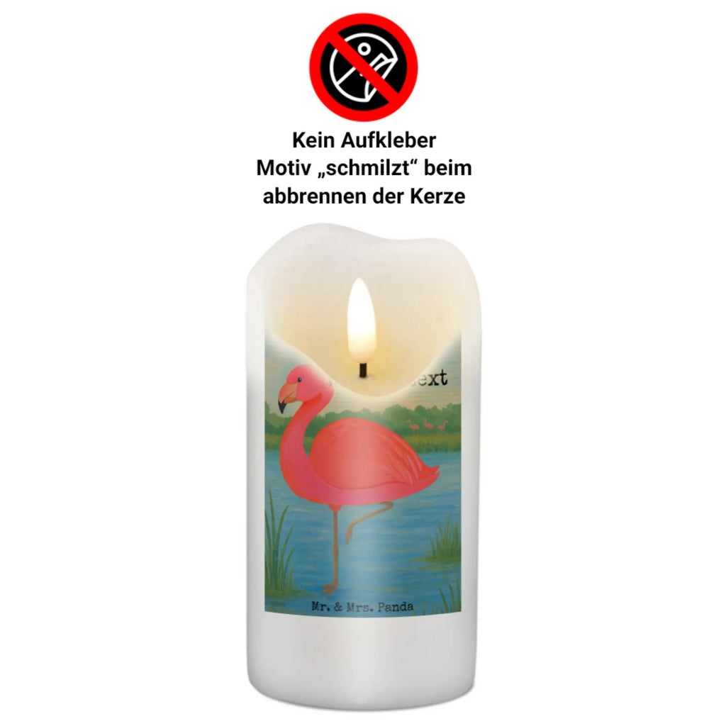 Personalisierte Kerze Flamingo Classic Design Outdoor-Kerze Mit Namensgravur, Tafelkerze Mit Wunschname, Adventskerze Mit Wunschname, Sojawachskerze Mit Namensdruck, Kerze Mit Prägung Und Wunschname, Kerzen-Set Mit Namensgravur, Bienenwachskerze Mit Wunschname, LED-Kerze Mit Wunschname, Stearinkerze Mit Gravur, Fair-Trade-Kerze Mit Namensgravur, Grabkerze Mit Namensgravur, Taufekerze Mit Namensgravur, Stabkerze Mit Gravur, Trauerkerze Mit Namen, Kerze Mit Namen, Gedenkkerze Mit Namen, Duftkerze Mit Namen, Gartenkerze Mit Namen, Bio-Kerze Mit Wunschname, Glas-Kerze Mit Wunschname, Kerze Für Geburtstag Mit Wunschname, Holz-Kerze Mit Namen, Teelicht Mit Namensdruck, Handgemachte Kerze Mit Wunschname, Streukerze Mit Namensdruck, Laternenkerze Mit Namensdruck, Blockkerze Mit Namensdruck, Votivkerze Mit Wunschname, Firmungskerze Mit Wunschname, Kerze Für Hochzeit Mit Namensgravur, Tischkerze Mit Namensdruck, Gastgeschenk Kerze Mit Namen, Weihnachtskerze Mit Namensgravur, Osterkerze Mit Namen, Stumpenkerze Mit Namensgravur, Schwimmkerze Mit Namen, Personalisierte Kerze, Kommunionkerze Mit Namen, Handgegossene Kerze Mit Namen, Kerze Mit Spruch Und Namen, Metall-Kerze Mit Namensgravur, Andachtskerze Mit Namensgravur, Flamingo, ich, Stolz, Einzigartig, Tochter, Freundinnen, Sohn, Geschwister, Außenseiter, Spruch, Freundin, für mich, Selbstliebe
