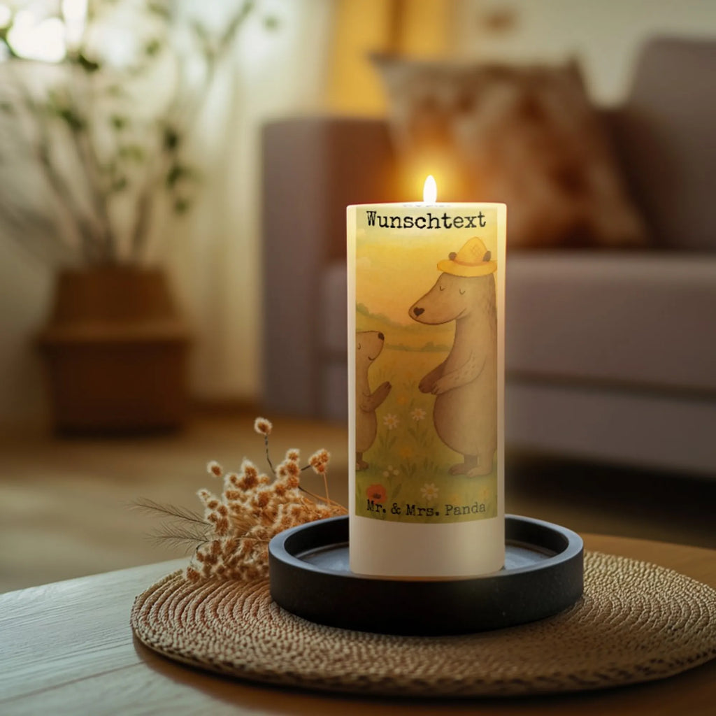 Personalisierte Kerze Bären mit Hut Design Adventskerze Mit Wunschname, Weihnachtskerze Mit Namensgravur, Duftkerze Mit Namen, Kerze Mit Namen, Blockkerze Mit Namensdruck, Tafelkerze Mit Wunschname, Osterkerze Mit Namen, LED-Kerze Mit Wunschname, Kerze Mit Spruch Und Namen, Laternenkerze Mit Namensdruck, Fair-Trade-Kerze Mit Namensgravur, Andachtskerze Mit Namensgravur, Taufekerze Mit Namensgravur, Personalisierte Kerze, Trauerkerze Mit Namen, Glas-Kerze Mit Wunschname, Schwimmkerze Mit Namen, Holz-Kerze Mit Namen, Votivkerze Mit Wunschname, Handgegossene Kerze Mit Namen, Kerze Mit Prägung Und Wunschname, Gedenkkerze Mit Namen, Stumpenkerze Mit Namensgravur, Gartenkerze Mit Namen, Kerze Für Geburtstag Mit Wunschname, Grabkerze Mit Namensgravur, Kommunionkerze Mit Namen, Gastgeschenk Kerze Mit Namen, Tischkerze Mit Namensdruck, Kerzen-Set Mit Namensgravur, Firmungskerze Mit Wunschname, Sojawachskerze Mit Namensdruck, Stearinkerze Mit Gravur, Bienenwachskerze Mit Wunschname, Teelicht Mit Namensdruck, Outdoor-Kerze Mit Namensgravur, Handgemachte Kerze Mit Wunschname, Streukerze Mit Namensdruck, Metall-Kerze Mit Namensgravur, Stabkerze Mit Gravur, Kerze Für Hochzeit Mit Namensgravur, Bio-Kerze Mit Wunschname, Familie, Vatertag, Muttertag, Bruder, Schwester, Mama, Papa, Oma, Opa, Bär, Daddy, Vorbild, Vater-Sohn, Vater, Family, Kind, Paps, Bären, Papi, Lieblingsmensch, Söhne, Dad, Kinder, Sohn