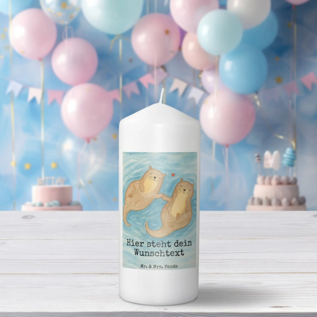 Personalisierte Kerze Otter Hände halten Design Gedenkkerze Mit Namen, Kerze Mit Prägung Und Wunschname, Schwimmkerze Mit Namen, Kerze Für Hochzeit Mit Namensgravur, Tischkerze Mit Namensdruck, Votivkerze Mit Wunschname, Andachtskerze Mit Namensgravur, Holz-Kerze Mit Namen, Metall-Kerze Mit Namensgravur, Firmungskerze Mit Wunschname, Trauerkerze Mit Namen, Kerze Mit Namen, Gartenkerze Mit Namen, Teelicht Mit Namensdruck, Streukerze Mit Namensdruck, Adventskerze Mit Wunschname, Glas-Kerze Mit Wunschname, Bio-Kerze Mit Wunschname, Kommunionkerze Mit Namen, Handgemachte Kerze Mit Wunschname, Kerze Für Geburtstag Mit Wunschname, Personalisierte Kerze, LED-Kerze Mit Wunschname, Sojawachskerze Mit Namensdruck, Stearinkerze Mit Gravur, Kerzen-Set Mit Namensgravur, Stabkerze Mit Gravur, Handgegossene Kerze Mit Namen, Osterkerze Mit Namen, Outdoor-Kerze Mit Namensgravur, Bienenwachskerze Mit Wunschname, Grabkerze Mit Namensgravur, Stumpenkerze Mit Namensgravur, Taufekerze Mit Namensgravur, Duftkerze Mit Namen, Gastgeschenk Kerze Mit Namen, Laternenkerze Mit Namensdruck, Blockkerze Mit Namensdruck, Fair-Trade-Kerze Mit Namensgravur, Tafelkerze Mit Wunschname, Kerze Mit Spruch Und Namen, Weihnachtskerze Mit Namensgravur, Otter, Fischotter, Seeotter, Otter Seeotter See Otter