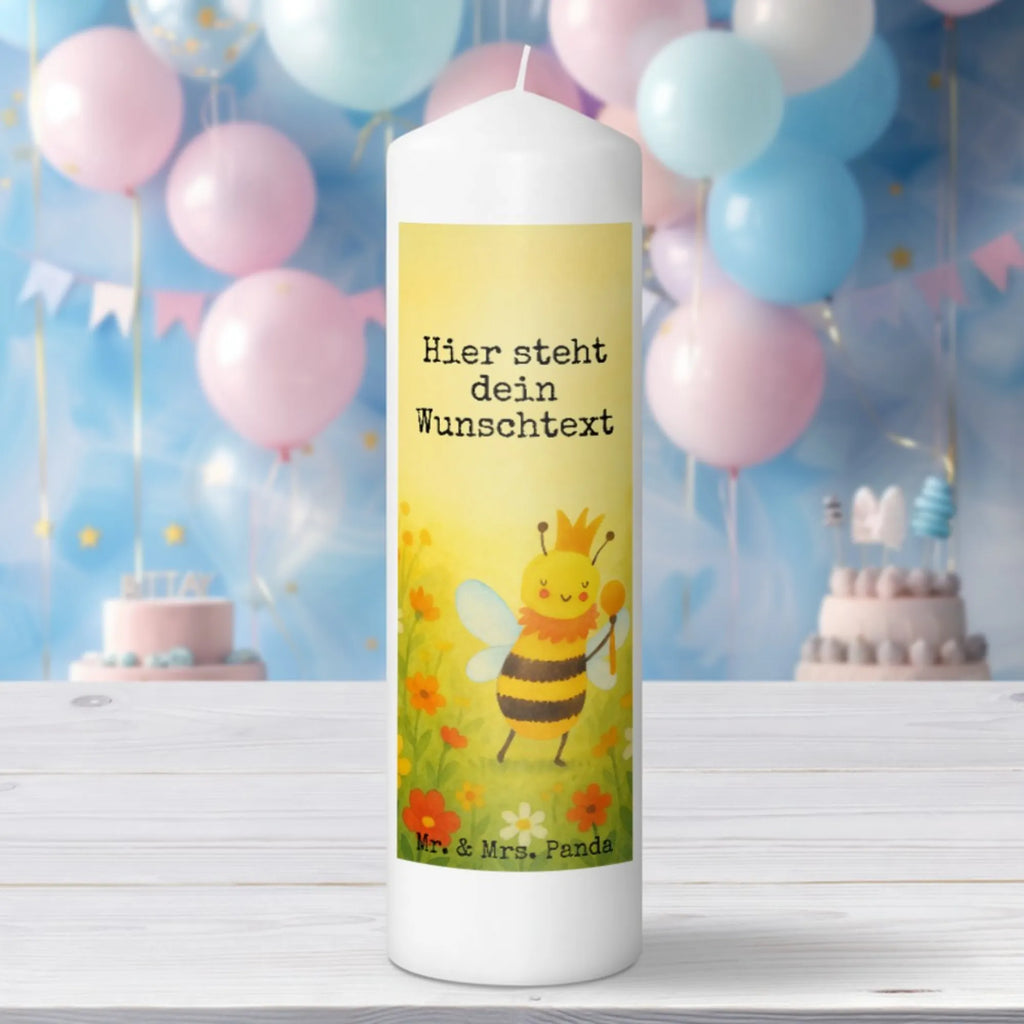 Personalisierte Kerze Biene König Design Kerze Mit Namen, Duftkerze Mit Namen, Weihnachtskerze Mit Namensgravur, Kerzen-Set Mit Namensgravur, Tafelkerze Mit Wunschname, LED-Kerze Mit Wunschname, Bienenwachskerze Mit Wunschname, Bio-Kerze Mit Wunschname, Teelicht Mit Namensdruck, Firmungskerze Mit Wunschname, Kerze Für Geburtstag Mit Wunschname, Handgegossene Kerze Mit Namen, Metall-Kerze Mit Namensgravur, Handgemachte Kerze Mit Wunschname, Stearinkerze Mit Gravur, Adventskerze Mit Wunschname, Kerze Für Hochzeit Mit Namensgravur, Kerze Mit Spruch Und Namen, Streukerze Mit Namensdruck, Schwimmkerze Mit Namen, Kerze Mit Prägung Und Wunschname, Gedenkkerze Mit Namen, Blockkerze Mit Namensdruck, Grabkerze Mit Namensgravur, Taufekerze Mit Namensgravur, Osterkerze Mit Namen, Gartenkerze Mit Namen, Glas-Kerze Mit Wunschname, Sojawachskerze Mit Namensdruck, Stabkerze Mit Gravur, Personalisierte Kerze, Holz-Kerze Mit Namen, Votivkerze Mit Wunschname, Stumpenkerze Mit Namensgravur, Laternenkerze Mit Namensdruck, Fair-Trade-Kerze Mit Namensgravur, Outdoor-Kerze Mit Namensgravur, Gastgeschenk Kerze Mit Namen, Andachtskerze Mit Namensgravur, Tischkerze Mit Namensdruck, Trauerkerze Mit Namen, Kommunionkerze Mit Namen, Biene, Wespe, Hummel