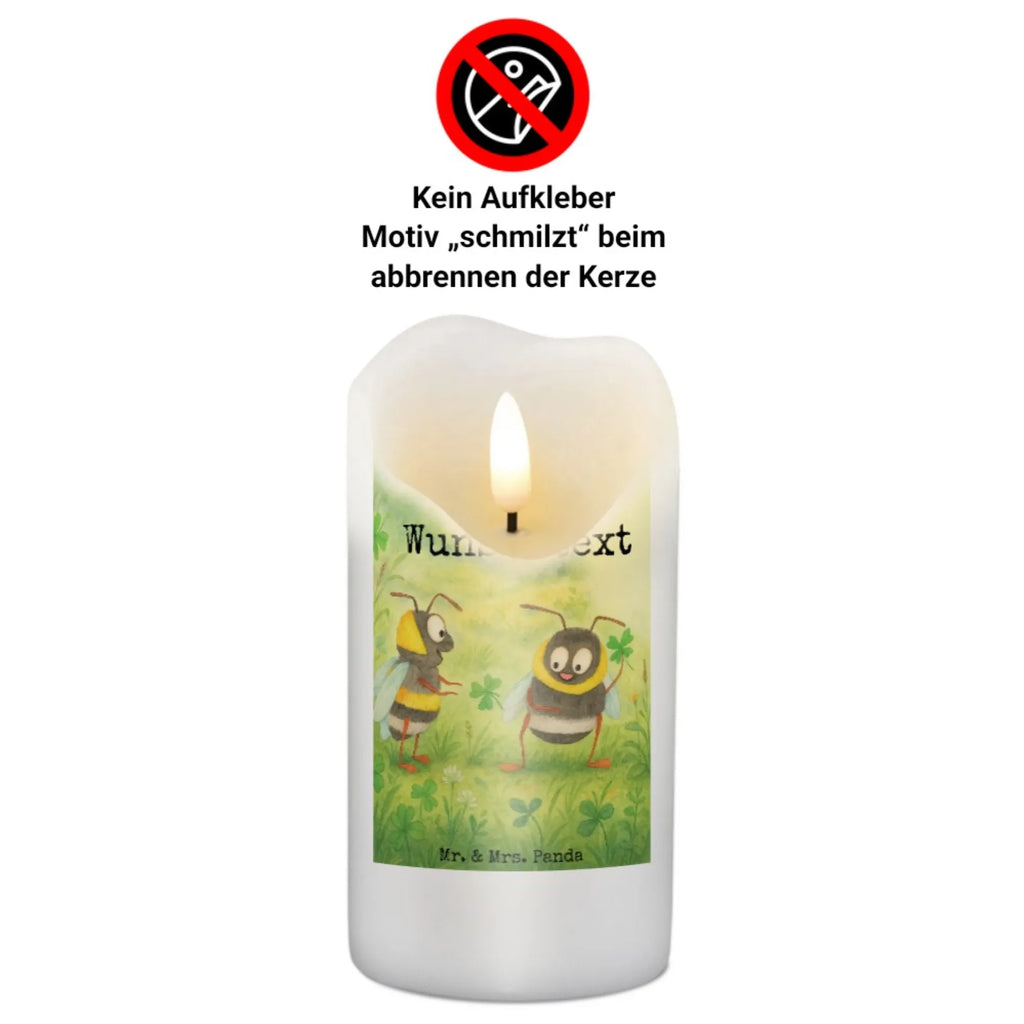 Personalisierte Kerze Hummeln Kleeblatt Design Fair-Trade-Kerze Mit Namensgravur, Firmungskerze Mit Wunschname, Bienenwachskerze Mit Wunschname, LED-Kerze Mit Wunschname, Metall-Kerze Mit Namensgravur, Glas-Kerze Mit Wunschname, Tafelkerze Mit Wunschname, Streukerze Mit Namensdruck, Handgemachte Kerze Mit Wunschname, Grabkerze Mit Namensgravur, Holz-Kerze Mit Namen, Andachtskerze Mit Namensgravur, Personalisierte Kerze, Weihnachtskerze Mit Namensgravur, Trauerkerze Mit Namen, Gartenkerze Mit Namen, Kerzen-Set Mit Namensgravur, Adventskerze Mit Wunschname, Stearinkerze Mit Gravur, Kerze Mit Namen, Bio-Kerze Mit Wunschname, Teelicht Mit Namensdruck, Tischkerze Mit Namensdruck, Handgegossene Kerze Mit Namen, Blockkerze Mit Namensdruck, Gedenkkerze Mit Namen, Stumpenkerze Mit Namensgravur, Kerze Mit Spruch Und Namen, Schwimmkerze Mit Namen, Kerze Für Geburtstag Mit Wunschname, Kerze Für Hochzeit Mit Namensgravur, Laternenkerze Mit Namensdruck, Duftkerze Mit Namen, Outdoor-Kerze Mit Namensgravur, Sojawachskerze Mit Namensdruck, Stabkerze Mit Gravur, Taufekerze Mit Namensgravur, Kerze Mit Prägung Und Wunschname, Votivkerze Mit Wunschname, Kommunionkerze Mit Namen, Osterkerze Mit Namen, Gastgeschenk Kerze Mit Namen, Tiermotive, Gute Laune, lustige Sprüche, Tiere, Biene, Spruch schön, Spruch positiv, Biene Deko, Hummel, glücklich sein, Spruch fröhlich, glücklich werden