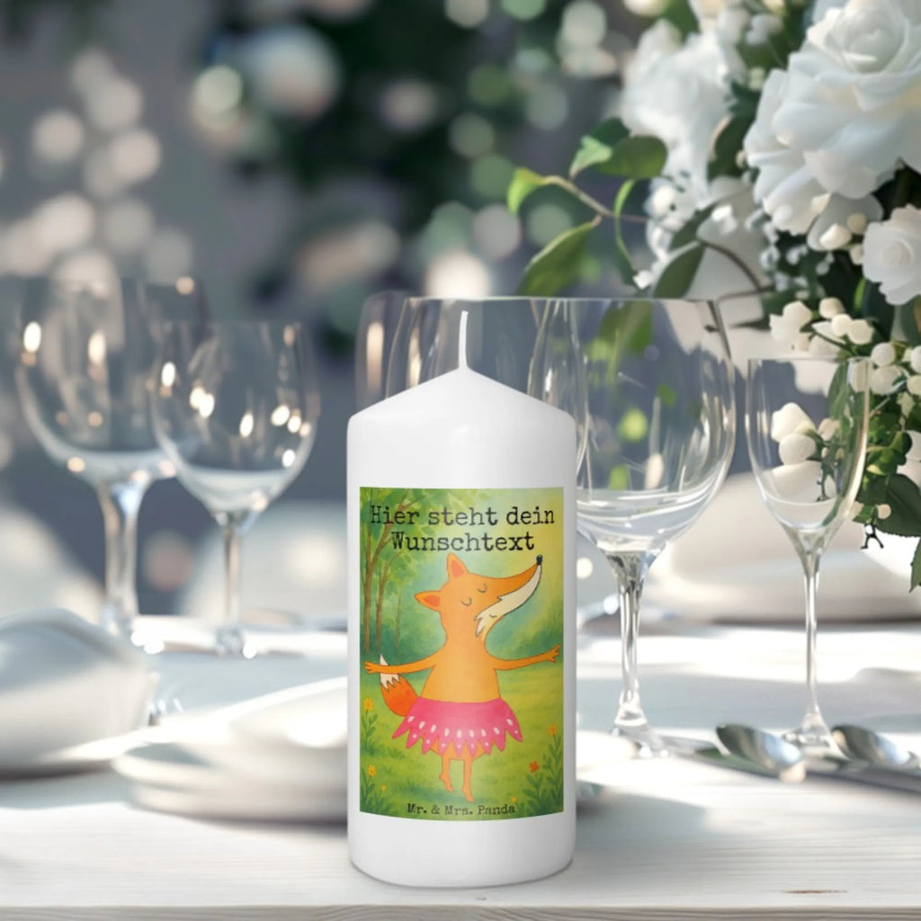 Personalisierte Kerze Fuchs Ballerina Design Stumpenkerze Mit Namensgravur, Holz-Kerze Mit Namen, Handgegossene Kerze Mit Namen, Adventskerze Mit Wunschname, Personalisierte Kerze, Taufekerze Mit Namensgravur, Kerze Für Geburtstag Mit Wunschname, Osterkerze Mit Namen, Teelicht Mit Namensdruck, Glas-Kerze Mit Wunschname, Sojawachskerze Mit Namensdruck, Metall-Kerze Mit Namensgravur, Bio-Kerze Mit Wunschname, Kerzen-Set Mit Namensgravur, Stabkerze Mit Gravur, Trauerkerze Mit Namen, Votivkerze Mit Wunschname, Kerze Für Hochzeit Mit Namensgravur, Tafelkerze Mit Wunschname, Schwimmkerze Mit Namen, Andachtskerze Mit Namensgravur, Streukerze Mit Namensdruck, Gastgeschenk Kerze Mit Namen, Kerze Mit Spruch Und Namen, Kerze Mit Namen, Stearinkerze Mit Gravur, Kommunionkerze Mit Namen, Fair-Trade-Kerze Mit Namensgravur, Bienenwachskerze Mit Wunschname, Firmungskerze Mit Wunschname, Weihnachtskerze Mit Namensgravur, Blockkerze Mit Namensdruck, Gartenkerze Mit Namen, Duftkerze Mit Namen, Handgemachte Kerze Mit Wunschname, Grabkerze Mit Namensgravur, Kerze Mit Prägung Und Wunschname, Outdoor-Kerze Mit Namensgravur, LED-Kerze Mit Wunschname, Gedenkkerze Mit Namen, Tischkerze Mit Namensdruck, Laternenkerze Mit Namensdruck, Fuchs, Geburtstag, Füchsin, Ballett, Einladung, Tänzerin, Party, Fuchs Spruch, Füchse, Ballerina, Tanzen
