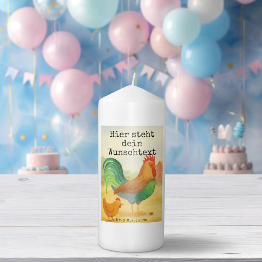 Personalisierte Kerze Hahn Korn Design Grabkerze Mit Namensgravur, Kerzen-Set Mit Namensgravur, Adventskerze Mit Wunschname, Tischkerze Mit Namensdruck, Metall-Kerze Mit Namensgravur, Kerze Für Geburtstag Mit Wunschname, Stearinkerze Mit Gravur, Fair-Trade-Kerze Mit Namensgravur, Sojawachskerze Mit Namensdruck, Streukerze Mit Namensdruck, Kerze Mit Namen, Handgegossene Kerze Mit Namen, Weihnachtskerze Mit Namensgravur, Trauerkerze Mit Namen, Gastgeschenk Kerze Mit Namen, Handgemachte Kerze Mit Wunschname, Holz-Kerze Mit Namen, Blockkerze Mit Namensdruck, Andachtskerze Mit Namensgravur, Taufekerze Mit Namensgravur, Glas-Kerze Mit Wunschname, Personalisierte Kerze, Kommunionkerze Mit Namen, Firmungskerze Mit Wunschname, Gedenkkerze Mit Namen, Kerze Mit Prägung Und Wunschname, Kerze Mit Spruch Und Namen, Outdoor-Kerze Mit Namensgravur, Stumpenkerze Mit Namensgravur, Stabkerze Mit Gravur, Schwimmkerze Mit Namen, Votivkerze Mit Wunschname, LED-Kerze Mit Wunschname, Osterkerze Mit Namen, Bio-Kerze Mit Wunschname, Kerze Für Hochzeit Mit Namensgravur, Tafelkerze Mit Wunschname, Gartenkerze Mit Namen, Duftkerze Mit Namen, Bienenwachskerze Mit Wunschname, Teelicht Mit Namensdruck, Laternenkerze Mit Namensdruck, Bauernhof, Hoftiere, Landwirt, Landwirtin, Henne, Eier, Natur, Hahn, Korn