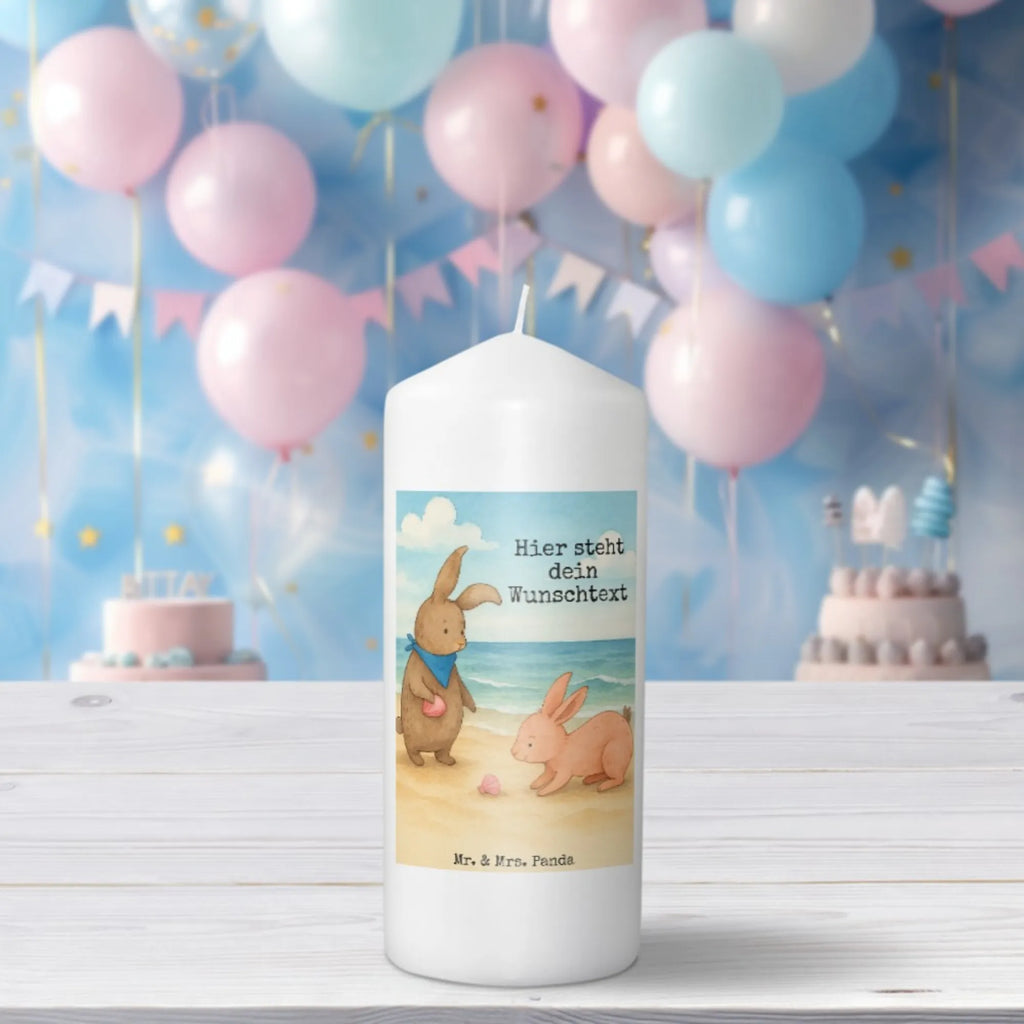 Personalisierte Kerze Hasen Muschel Design Fair-Trade-Kerze Mit Namensgravur, Handgegossene Kerze Mit Namen, Bienenwachskerze Mit Wunschname, Kerzen-Set Mit Namensgravur, LED-Kerze Mit Wunschname, Trauerkerze Mit Namen, Weihnachtskerze Mit Namensgravur, Kerze Mit Spruch Und Namen, Laternenkerze Mit Namensdruck, Osterkerze Mit Namen, Teelicht Mit Namensdruck, Gedenkkerze Mit Namen, Kerze Mit Namen, Duftkerze Mit Namen, Outdoor-Kerze Mit Namensgravur, Kerze Für Geburtstag Mit Wunschname, Blockkerze Mit Namensdruck, Kerze Mit Prägung Und Wunschname, Stabkerze Mit Gravur, Kerze Für Hochzeit Mit Namensgravur, Votivkerze Mit Wunschname, Tafelkerze Mit Wunschname, Tischkerze Mit Namensdruck, Gartenkerze Mit Namen, Andachtskerze Mit Namensgravur, Metall-Kerze Mit Namensgravur, Stearinkerze Mit Gravur, Firmungskerze Mit Wunschname, Adventskerze Mit Wunschname, Sojawachskerze Mit Namensdruck, Personalisierte Kerze, Kommunionkerze Mit Namen, Gastgeschenk Kerze Mit Namen, Grabkerze Mit Namensgravur, Bio-Kerze Mit Wunschname, Streukerze Mit Namensdruck, Stumpenkerze Mit Namensgravur, Schwimmkerze Mit Namen, Holz-Kerze Mit Namen, Taufekerze Mit Namensgravur, Handgemachte Kerze Mit Wunschname, Glas-Kerze Mit Wunschname, Familie, Vatertag, Muttertag, Bruder, Schwester, Mama, Papa, Oma, Opa, Muscheln, Meer, Freundin, Hasen, beste Freundin, Freundinnen, Muscheln sammeln, BFF, best friends