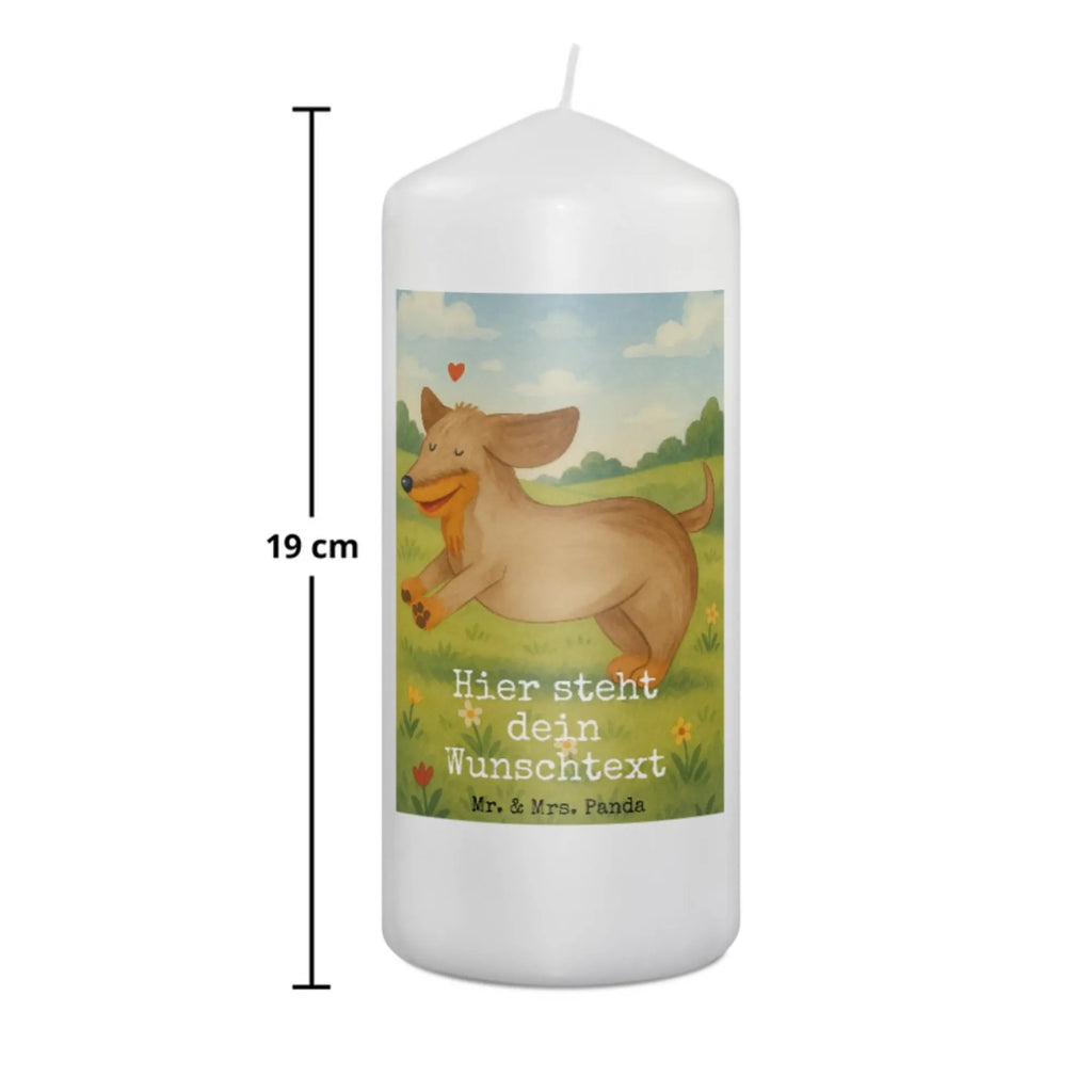 Personalisierte Kerze Hund Dackel Design Tafelkerze Mit Wunschname, Weihnachtskerze Mit Namensgravur, Outdoor-Kerze Mit Namensgravur, Schwimmkerze Mit Namen, Personalisierte Kerze, Glas-Kerze Mit Wunschname, Kerze Mit Prägung Und Wunschname, Stumpenkerze Mit Namensgravur, Kerze Mit Namen, Handgegossene Kerze Mit Namen, Gastgeschenk Kerze Mit Namen, Adventskerze Mit Wunschname, Taufekerze Mit Namensgravur, LED-Kerze Mit Wunschname, Laternenkerze Mit Namensdruck, Gedenkkerze Mit Namen, Holz-Kerze Mit Namen, Streukerze Mit Namensdruck, Trauerkerze Mit Namen, Blockkerze Mit Namensdruck, Stearinkerze Mit Gravur, Grabkerze Mit Namensgravur, Osterkerze Mit Namen, Stabkerze Mit Gravur, Kerze Für Geburtstag Mit Wunschname, Sojawachskerze Mit Namensdruck, Metall-Kerze Mit Namensgravur, Kerze Mit Spruch Und Namen, Votivkerze Mit Wunschname, Tischkerze Mit Namensdruck, Duftkerze Mit Namen, Fair-Trade-Kerze Mit Namensgravur, Bio-Kerze Mit Wunschname, Bienenwachskerze Mit Wunschname, Teelicht Mit Namensdruck, Kommunionkerze Mit Namen, Firmungskerze Mit Wunschname, Andachtskerze Mit Namensgravur, Kerze Für Hochzeit Mit Namensgravur, Handgemachte Kerze Mit Wunschname, Kerzen-Set Mit Namensgravur, Gartenkerze Mit Namen, Hund, Hundemotiv, Haustier, Hunderasse, Tierliebhaber, Hundebesitzer, Sprüche, Dachshund, happy dog, Hunde, Dackel