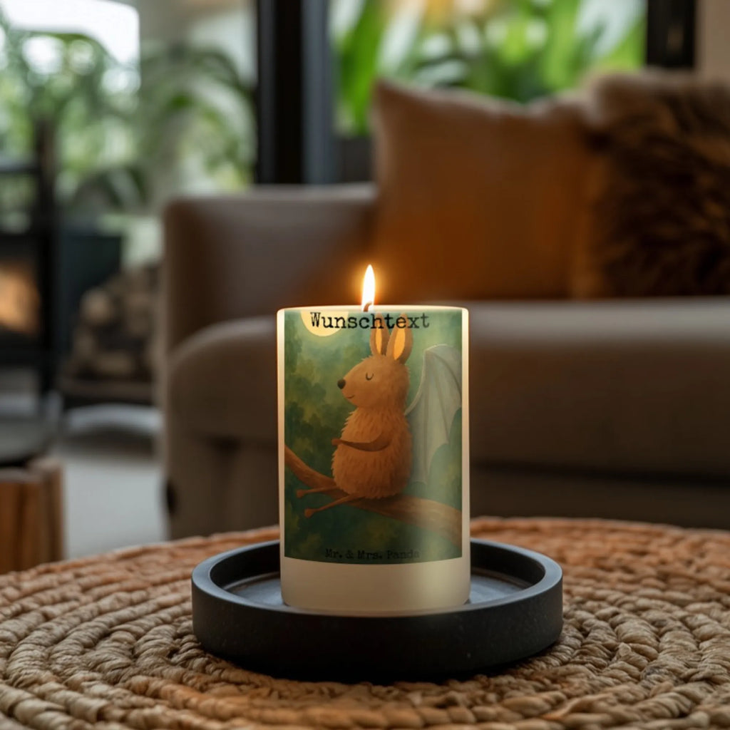 Personalisierte Kerze Fledermaus Sitzen Design Votivkerze Mit Wunschname, Teelicht Mit Namensdruck, Outdoor-Kerze Mit Namensgravur, Gastgeschenk Kerze Mit Namen, Stearinkerze Mit Gravur, Tischkerze Mit Namensdruck, Trauerkerze Mit Namen, Osterkerze Mit Namen, Tafelkerze Mit Wunschname, Kerze Für Hochzeit Mit Namensgravur, Stumpenkerze Mit Namensgravur, Kerze Mit Spruch Und Namen, Andachtskerze Mit Namensgravur, Kerzen-Set Mit Namensgravur, Kerze Mit Namen, Grabkerze Mit Namensgravur, LED-Kerze Mit Wunschname, Weihnachtskerze Mit Namensgravur, Fair-Trade-Kerze Mit Namensgravur, Duftkerze Mit Namen, Gedenkkerze Mit Namen, Laternenkerze Mit Namensdruck, Personalisierte Kerze, Kerze Für Geburtstag Mit Wunschname, Taufekerze Mit Namensgravur, Holz-Kerze Mit Namen, Schwimmkerze Mit Namen, Kerze Mit Prägung Und Wunschname, Adventskerze Mit Wunschname, Kommunionkerze Mit Namen, Bio-Kerze Mit Wunschname, Glas-Kerze Mit Wunschname, Sojawachskerze Mit Namensdruck, Blockkerze Mit Namensdruck, Handgegossene Kerze Mit Namen, Bienenwachskerze Mit Wunschname, Handgemachte Kerze Mit Wunschname, Firmungskerze Mit Wunschname, Metall-Kerze Mit Namensgravur, Stabkerze Mit Gravur, Streukerze Mit Namensdruck, Gartenkerze Mit Namen, Tiermotive, Gute Laune, lustige Sprüche, Tiere, entspannen, Fledermaus, Motivation, Fledermäuse