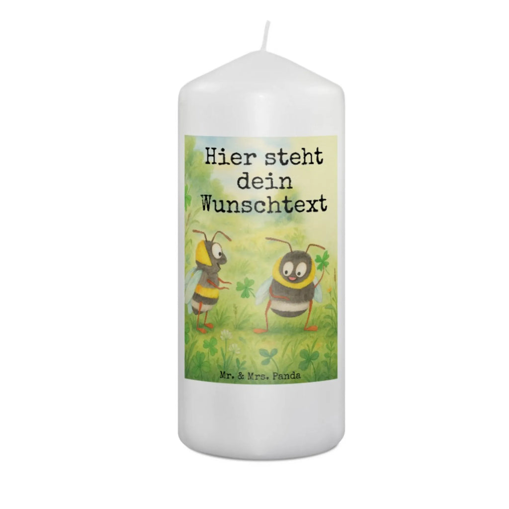 Personalisierte Kerze Hummeln Kleeblatt Design Fair-Trade-Kerze Mit Namensgravur, Firmungskerze Mit Wunschname, Bienenwachskerze Mit Wunschname, LED-Kerze Mit Wunschname, Metall-Kerze Mit Namensgravur, Glas-Kerze Mit Wunschname, Tafelkerze Mit Wunschname, Streukerze Mit Namensdruck, Handgemachte Kerze Mit Wunschname, Grabkerze Mit Namensgravur, Holz-Kerze Mit Namen, Andachtskerze Mit Namensgravur, Personalisierte Kerze, Weihnachtskerze Mit Namensgravur, Trauerkerze Mit Namen, Gartenkerze Mit Namen, Kerzen-Set Mit Namensgravur, Adventskerze Mit Wunschname, Stearinkerze Mit Gravur, Kerze Mit Namen, Bio-Kerze Mit Wunschname, Teelicht Mit Namensdruck, Tischkerze Mit Namensdruck, Handgegossene Kerze Mit Namen, Blockkerze Mit Namensdruck, Gedenkkerze Mit Namen, Stumpenkerze Mit Namensgravur, Kerze Mit Spruch Und Namen, Schwimmkerze Mit Namen, Kerze Für Geburtstag Mit Wunschname, Kerze Für Hochzeit Mit Namensgravur, Laternenkerze Mit Namensdruck, Duftkerze Mit Namen, Outdoor-Kerze Mit Namensgravur, Sojawachskerze Mit Namensdruck, Stabkerze Mit Gravur, Taufekerze Mit Namensgravur, Kerze Mit Prägung Und Wunschname, Votivkerze Mit Wunschname, Kommunionkerze Mit Namen, Osterkerze Mit Namen, Gastgeschenk Kerze Mit Namen, Tiermotive, Gute Laune, lustige Sprüche, Tiere, Biene, Spruch schön, Spruch positiv, Biene Deko, Hummel, glücklich sein, Spruch fröhlich, glücklich werden