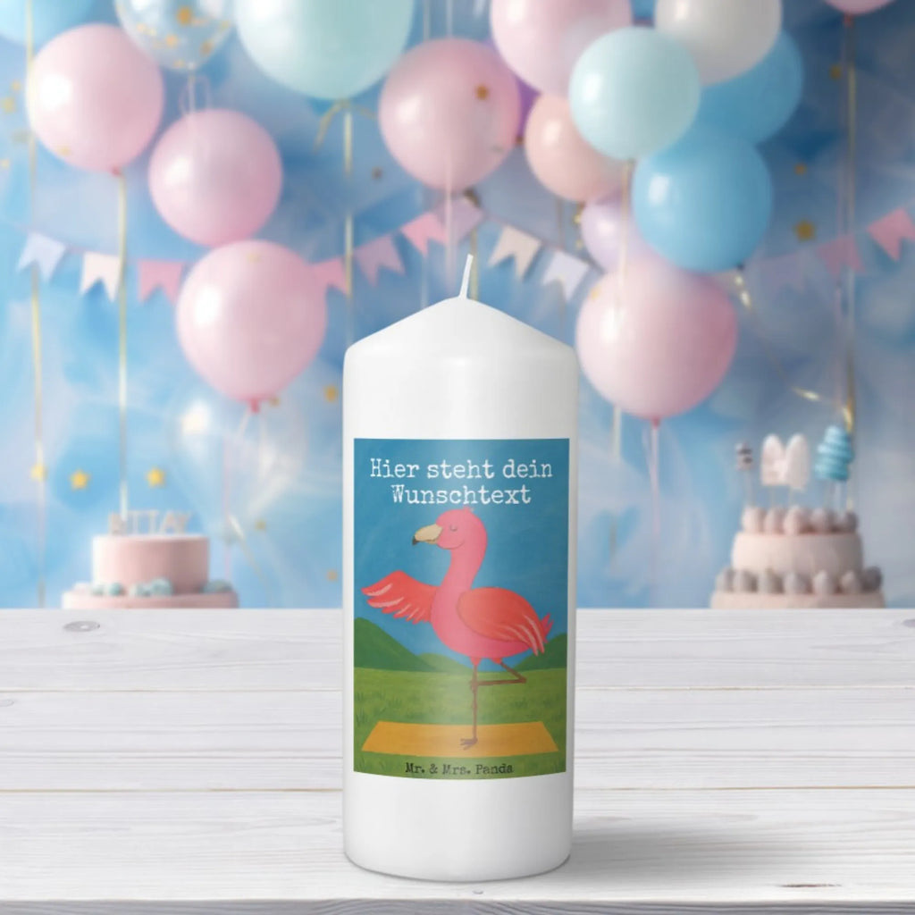 Personalisierte Kerze Flamingo Yoga Design Stearinkerze Mit Gravur, Tafelkerze Mit Wunschname, Schwimmkerze Mit Namen, Handgemachte Kerze Mit Wunschname, Bio-Kerze Mit Wunschname, Kerze Für Hochzeit Mit Namensgravur, Fair-Trade-Kerze Mit Namensgravur, Kerze Mit Prägung Und Wunschname, Tischkerze Mit Namensdruck, Bienenwachskerze Mit Wunschname, Osterkerze Mit Namen, Sojawachskerze Mit Namensdruck, Holz-Kerze Mit Namen, Laternenkerze Mit Namensdruck, Teelicht Mit Namensdruck, Stabkerze Mit Gravur, Outdoor-Kerze Mit Namensgravur, Kerzen-Set Mit Namensgravur, Trauerkerze Mit Namen, Kerze Für Geburtstag Mit Wunschname, Stumpenkerze Mit Namensgravur, Kerze Mit Namen, Gartenkerze Mit Namen, Kommunionkerze Mit Namen, Grabkerze Mit Namensgravur, Duftkerze Mit Namen, Taufekerze Mit Namensgravur, Gastgeschenk Kerze Mit Namen, Blockkerze Mit Namensdruck, LED-Kerze Mit Wunschname, Handgegossene Kerze Mit Namen, Metall-Kerze Mit Namensgravur, Gedenkkerze Mit Namen, Personalisierte Kerze, Firmungskerze Mit Wunschname, Kerze Mit Spruch Und Namen, Votivkerze Mit Wunschname, Streukerze Mit Namensdruck, Adventskerze Mit Wunschname, Glas-Kerze Mit Wunschname, Weihnachtskerze Mit Namensgravur, Andachtskerze Mit Namensgravur, Flamingo, Ärger, Achtsamkeit, Yoga, Tiefenentspannung, Aufregen, Yoga-Übung, Namaste, Entspannung, Vogel