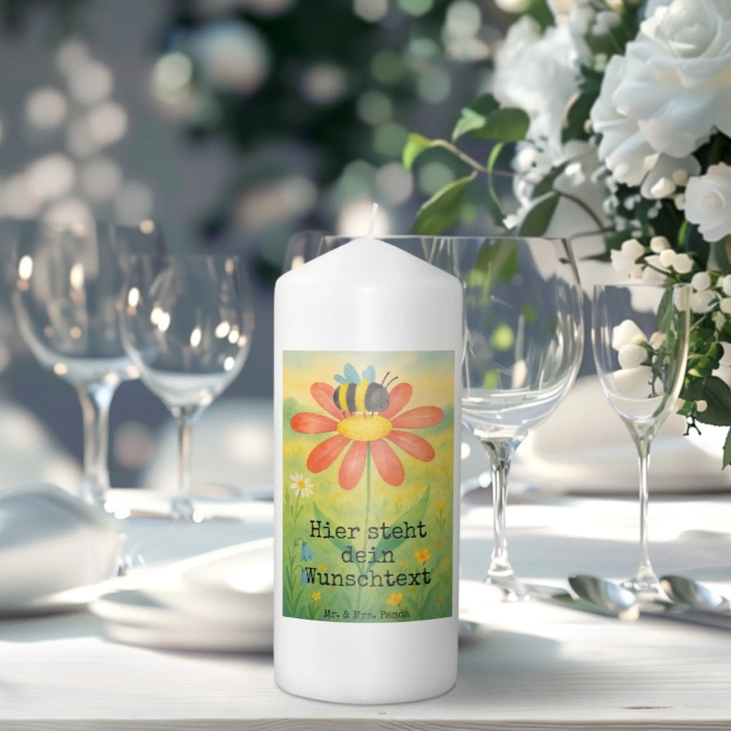 Personalisierte Kerze Hummel Blume Design Kerze Mit Namen, Kerze Für Hochzeit Mit Namensgravur, Fair-Trade-Kerze Mit Namensgravur, Blockkerze Mit Namensdruck, Outdoor-Kerze Mit Namensgravur, Gartenkerze Mit Namen, Duftkerze Mit Namen, Personalisierte Kerze, Tischkerze Mit Namensdruck, Glas-Kerze Mit Wunschname, Kommunionkerze Mit Namen, Trauerkerze Mit Namen, Kerze Mit Spruch Und Namen, Handgegossene Kerze Mit Namen, Streukerze Mit Namensdruck, Schwimmkerze Mit Namen, Adventskerze Mit Wunschname, Tafelkerze Mit Wunschname, Votivkerze Mit Wunschname, Grabkerze Mit Namensgravur, Kerze Mit Prägung Und Wunschname, Handgemachte Kerze Mit Wunschname, Taufekerze Mit Namensgravur, Stearinkerze Mit Gravur, Firmungskerze Mit Wunschname, Weihnachtskerze Mit Namensgravur, Sojawachskerze Mit Namensdruck, Holz-Kerze Mit Namen, Gastgeschenk Kerze Mit Namen, Bio-Kerze Mit Wunschname, Andachtskerze Mit Namensgravur, Kerze Für Geburtstag Mit Wunschname, LED-Kerze Mit Wunschname, Bienenwachskerze Mit Wunschname, Stumpenkerze Mit Namensgravur, Gedenkkerze Mit Namen, Osterkerze Mit Namen, Teelicht Mit Namensdruck, Stabkerze Mit Gravur, Kerzen-Set Mit Namensgravur, Metall-Kerze Mit Namensgravur, Laternenkerze Mit Namensdruck, Tiermotive, Gute Laune, lustige Sprüche, Tiere, Natur, Hummeln, Feld, Hummel, Blume, Wespe, Biene, Flauschig