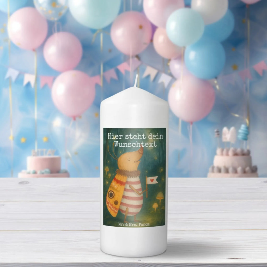 Personalisierte Kerze Nachtfalter Fähnchen Design Blockkerze Mit Namensdruck, Grabkerze Mit Namensgravur, Weihnachtskerze Mit Namensgravur, Holz-Kerze Mit Namen, Gastgeschenk Kerze Mit Namen, Personalisierte Kerze, Schwimmkerze Mit Namen, Tafelkerze Mit Wunschname, Streukerze Mit Namensdruck, Kerzen-Set Mit Namensgravur, Glas-Kerze Mit Wunschname, Handgemachte Kerze Mit Wunschname, Taufekerze Mit Namensgravur, Bio-Kerze Mit Wunschname, Tischkerze Mit Namensdruck, Osterkerze Mit Namen, Gedenkkerze Mit Namen, Votivkerze Mit Wunschname, Stumpenkerze Mit Namensgravur, Trauerkerze Mit Namen, Laternenkerze Mit Namensdruck, Teelicht Mit Namensdruck, Firmungskerze Mit Wunschname, LED-Kerze Mit Wunschname, Kerze Mit Namen, Gartenkerze Mit Namen, Fair-Trade-Kerze Mit Namensgravur, Kerze Mit Spruch Und Namen, Andachtskerze Mit Namensgravur, Kerze Für Hochzeit Mit Namensgravur, Handgegossene Kerze Mit Namen, Bienenwachskerze Mit Wunschname, Outdoor-Kerze Mit Namensgravur, Metall-Kerze Mit Namensgravur, Kerze Für Geburtstag Mit Wunschname, Sojawachskerze Mit Namensdruck, Duftkerze Mit Namen, Stabkerze Mit Gravur, Stearinkerze Mit Gravur, Kommunionkerze Mit Namen, Kerze Mit Prägung Und Wunschname, Adventskerze Mit Wunschname, Tiermotive, Gute Laune, lustige Sprüche, Tiere, Spruch witzig, Küche Deko, Käfer, Spruch lustig, niedlich, süß, Nachtfalter, Was kostet die Welt