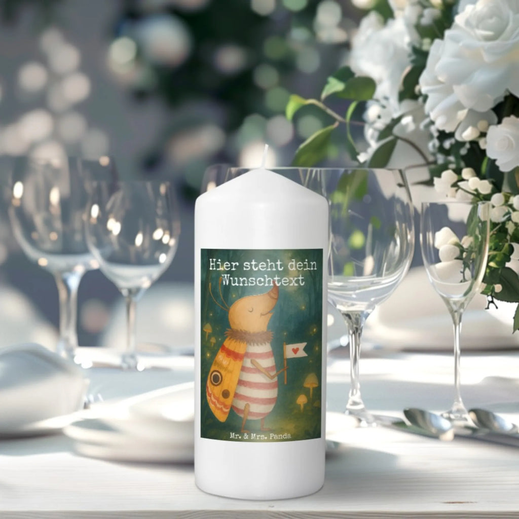 Personalisierte Kerze Nachtfalter Fähnchen Design Blockkerze Mit Namensdruck, Grabkerze Mit Namensgravur, Weihnachtskerze Mit Namensgravur, Holz-Kerze Mit Namen, Gastgeschenk Kerze Mit Namen, Personalisierte Kerze, Schwimmkerze Mit Namen, Tafelkerze Mit Wunschname, Streukerze Mit Namensdruck, Kerzen-Set Mit Namensgravur, Glas-Kerze Mit Wunschname, Handgemachte Kerze Mit Wunschname, Taufekerze Mit Namensgravur, Bio-Kerze Mit Wunschname, Tischkerze Mit Namensdruck, Osterkerze Mit Namen, Gedenkkerze Mit Namen, Votivkerze Mit Wunschname, Stumpenkerze Mit Namensgravur, Trauerkerze Mit Namen, Laternenkerze Mit Namensdruck, Teelicht Mit Namensdruck, Firmungskerze Mit Wunschname, LED-Kerze Mit Wunschname, Kerze Mit Namen, Gartenkerze Mit Namen, Fair-Trade-Kerze Mit Namensgravur, Kerze Mit Spruch Und Namen, Andachtskerze Mit Namensgravur, Kerze Für Hochzeit Mit Namensgravur, Handgegossene Kerze Mit Namen, Bienenwachskerze Mit Wunschname, Outdoor-Kerze Mit Namensgravur, Metall-Kerze Mit Namensgravur, Kerze Für Geburtstag Mit Wunschname, Sojawachskerze Mit Namensdruck, Duftkerze Mit Namen, Stabkerze Mit Gravur, Stearinkerze Mit Gravur, Kommunionkerze Mit Namen, Kerze Mit Prägung Und Wunschname, Adventskerze Mit Wunschname, Tiermotive, Gute Laune, lustige Sprüche, Tiere, Spruch witzig, Küche Deko, Käfer, Spruch lustig, niedlich, süß, Nachtfalter, Was kostet die Welt