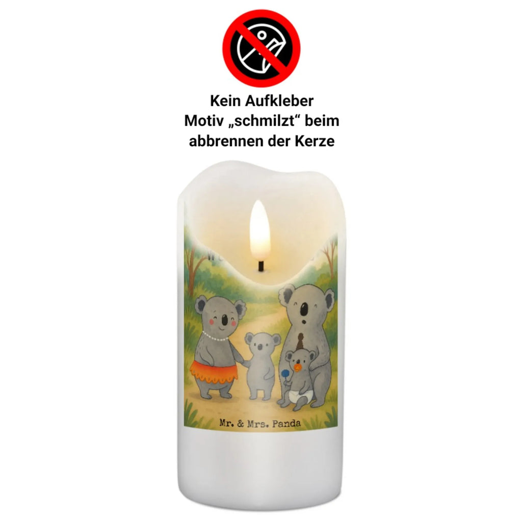 Personalisierte Kerze Koala Familie Design Duftkerze Mit Namen, Kommunionkerze Mit Namen, Handgemachte Kerze Mit Wunschname, Outdoor-Kerze Mit Namensgravur, Kerzen-Set Mit Namensgravur, Stabkerze Mit Gravur, Kerze Für Hochzeit Mit Namensgravur, LED-Kerze Mit Wunschname, Streukerze Mit Namensdruck, Metall-Kerze Mit Namensgravur, Fair-Trade-Kerze Mit Namensgravur, Laternenkerze Mit Namensdruck, Stearinkerze Mit Gravur, Firmungskerze Mit Wunschname, Taufekerze Mit Namensgravur, Kerze Für Geburtstag Mit Wunschname, Bienenwachskerze Mit Wunschname, Teelicht Mit Namensdruck, Kerze Mit Namen, Kerze Mit Spruch Und Namen, Osterkerze Mit Namen, Tischkerze Mit Namensdruck, Tafelkerze Mit Wunschname, Weihnachtskerze Mit Namensgravur, Schwimmkerze Mit Namen, Glas-Kerze Mit Wunschname, Gastgeschenk Kerze Mit Namen, Sojawachskerze Mit Namensdruck, Stumpenkerze Mit Namensgravur, Kerze Mit Prägung Und Wunschname, Andachtskerze Mit Namensgravur, Gedenkkerze Mit Namen, Gartenkerze Mit Namen, Votivkerze Mit Wunschname, Grabkerze Mit Namensgravur, Bio-Kerze Mit Wunschname, Blockkerze Mit Namensdruck, Adventskerze Mit Wunschname, Trauerkerze Mit Namen, Holz-Kerze Mit Namen, Personalisierte Kerze, Handgegossene Kerze Mit Namen, Familie, Vatertag, Muttertag, Bruder, Schwester, Mama, Papa, Oma, Opa, Kinder, Familienleben, Geschwister, Koalas, Family, Koala