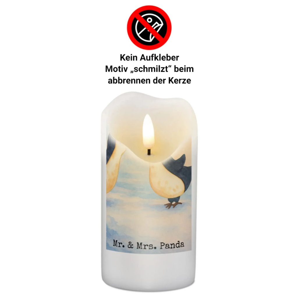 Personalisierte Kerze Pinguine Kuss Design Stearinkerze Mit Gravur, Gartenkerze Mit Namen, LED-Kerze Mit Wunschname, Taufekerze Mit Namensgravur, Holz-Kerze Mit Namen, Grabkerze Mit Namensgravur, Firmungskerze Mit Wunschname, Duftkerze Mit Namen, Stumpenkerze Mit Namensgravur, Andachtskerze Mit Namensgravur, Stabkerze Mit Gravur, Adventskerze Mit Wunschname, Glas-Kerze Mit Wunschname, Kerze Mit Namen, Kerzen-Set Mit Namensgravur, Votivkerze Mit Wunschname, Tischkerze Mit Namensdruck, Bio-Kerze Mit Wunschname, Kerze Mit Spruch Und Namen, Kerze Mit Prägung Und Wunschname, Handgegossene Kerze Mit Namen, Bienenwachskerze Mit Wunschname, Kerze Für Geburtstag Mit Wunschname, Outdoor-Kerze Mit Namensgravur, Laternenkerze Mit Namensdruck, Handgemachte Kerze Mit Wunschname, Gastgeschenk Kerze Mit Namen, Tafelkerze Mit Wunschname, Trauerkerze Mit Namen, Schwimmkerze Mit Namen, Fair-Trade-Kerze Mit Namensgravur, Streukerze Mit Namensdruck, Kerze Für Hochzeit Mit Namensgravur, Blockkerze Mit Namensdruck, Kommunionkerze Mit Namen, Metall-Kerze Mit Namensgravur, Personalisierte Kerze, Weihnachtskerze Mit Namensgravur, Teelicht Mit Namensdruck, Osterkerze Mit Namen, Gedenkkerze Mit Namen, Sojawachskerze Mit Namensdruck, Liebe, Partner, Freund, Freundin, Ehemann, Ehefrau, Heiraten, Verlobung, Heiratsantrag, Liebesgeschenk, Jahrestag, Hocheitstag, Mitbringsel, Hochzeitstag, für Männer, Geschenk für Frauen, für Ehemann, Liebesbeweis, Geschenk für Partner, Valentinstag, Geschenk für Freundin