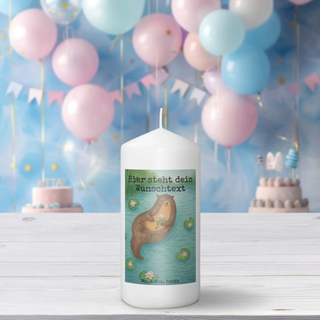 Personalisierte Kerze Otter Seerose Design Trauerkerze Mit Namen, Kerze Für Hochzeit Mit Namensgravur, Schwimmkerze Mit Namen, Stumpenkerze Mit Namensgravur, Kerze Mit Namen, Weihnachtskerze Mit Namensgravur, Streukerze Mit Namensdruck, Outdoor-Kerze Mit Namensgravur, Kerze Mit Spruch Und Namen, Taufekerze Mit Namensgravur, Bienenwachskerze Mit Wunschname, LED-Kerze Mit Wunschname, Handgegossene Kerze Mit Namen, Stabkerze Mit Gravur, Teelicht Mit Namensdruck, Blockkerze Mit Namensdruck, Sojawachskerze Mit Namensdruck, Gartenkerze Mit Namen, Laternenkerze Mit Namensdruck, Tafelkerze Mit Wunschname, Metall-Kerze Mit Namensgravur, Adventskerze Mit Wunschname, Kommunionkerze Mit Namen, Votivkerze Mit Wunschname, Bio-Kerze Mit Wunschname, Fair-Trade-Kerze Mit Namensgravur, Osterkerze Mit Namen, Personalisierte Kerze, Glas-Kerze Mit Wunschname, Kerze Für Geburtstag Mit Wunschname, Duftkerze Mit Namen, Kerzen-Set Mit Namensgravur, Grabkerze Mit Namensgravur, Andachtskerze Mit Namensgravur, Gastgeschenk Kerze Mit Namen, Gedenkkerze Mit Namen, Stearinkerze Mit Gravur, Tischkerze Mit Namensdruck, Handgemachte Kerze Mit Wunschname, Firmungskerze Mit Wunschname, Holz-Kerze Mit Namen, Kerze Mit Prägung Und Wunschname, Otter, Fischotter, Seeotter, Otter Seeotter See Otter