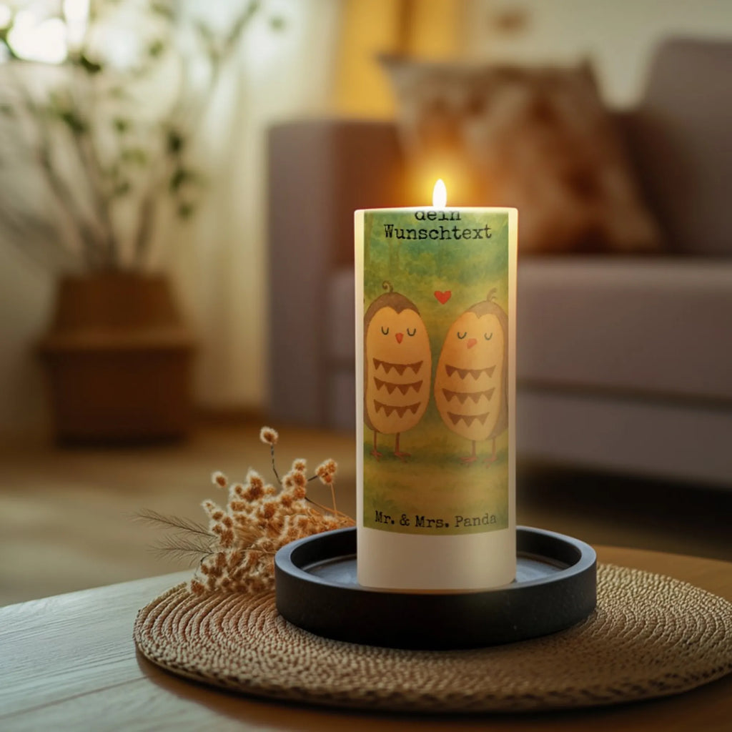 Personalisierte Kerze Eulen Liebe Design Handgegossene Kerze Mit Namen, Outdoor-Kerze Mit Namensgravur, Kerze Mit Prägung Und Wunschname, Bio-Kerze Mit Wunschname, Stabkerze Mit Gravur, Holz-Kerze Mit Namen, Kerze Für Hochzeit Mit Namensgravur, Glas-Kerze Mit Wunschname, Andachtskerze Mit Namensgravur, Kerze Mit Namen, Stearinkerze Mit Gravur, Blockkerze Mit Namensdruck, Tischkerze Mit Namensdruck, Metall-Kerze Mit Namensgravur, Tafelkerze Mit Wunschname, Sojawachskerze Mit Namensdruck, Duftkerze Mit Namen, Osterkerze Mit Namen, Kommunionkerze Mit Namen, Grabkerze Mit Namensgravur, Laternenkerze Mit Namensdruck, Kerzen-Set Mit Namensgravur, Personalisierte Kerze, Trauerkerze Mit Namen, Adventskerze Mit Wunschname, Handgemachte Kerze Mit Wunschname, Taufekerze Mit Namensgravur, Kerze Mit Spruch Und Namen, Stumpenkerze Mit Namensgravur, Firmungskerze Mit Wunschname, Weihnachtskerze Mit Namensgravur, Bienenwachskerze Mit Wunschname, Fair-Trade-Kerze Mit Namensgravur, Gartenkerze Mit Namen, Gastgeschenk Kerze Mit Namen, Streukerze Mit Namensdruck, Schwimmkerze Mit Namen, Gedenkkerze Mit Namen, Votivkerze Mit Wunschname, LED-Kerze Mit Wunschname, Teelicht Mit Namensdruck, Kerze Für Geburtstag Mit Wunschname, Eule, Owl, Wortspiel lustig, Liebe, Liebe Spruch, All you need is love, Eule Deko, Freund, Hochzeit Spruch, Freundin Geschenk