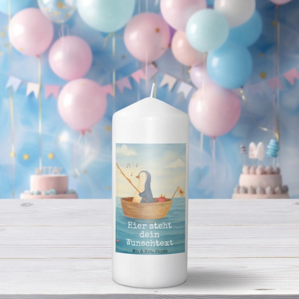 Personalisierte Kerze Pinguin Angelboot Design Taufekerze Mit Namensgravur, Kerze Mit Prägung Und Wunschname, Schwimmkerze Mit Namen, Kerze Mit Namen, Blockkerze Mit Namensdruck, Gastgeschenk Kerze Mit Namen, Gedenkkerze Mit Namen, Kerze Für Hochzeit Mit Namensgravur, Laternenkerze Mit Namensdruck, Stumpenkerze Mit Namensgravur, Adventskerze Mit Wunschname, Sojawachskerze Mit Namensdruck, Bienenwachskerze Mit Wunschname, Holz-Kerze Mit Namen, Fair-Trade-Kerze Mit Namensgravur, Kerzen-Set Mit Namensgravur, Bio-Kerze Mit Wunschname, Handgegossene Kerze Mit Namen, Andachtskerze Mit Namensgravur, Grabkerze Mit Namensgravur, Weihnachtskerze Mit Namensgravur, Stabkerze Mit Gravur, Stearinkerze Mit Gravur, Duftkerze Mit Namen, Tafelkerze Mit Wunschname, Tischkerze Mit Namensdruck, Trauerkerze Mit Namen, Teelicht Mit Namensdruck, Votivkerze Mit Wunschname, Streukerze Mit Namensdruck, Gartenkerze Mit Namen, Handgemachte Kerze Mit Wunschname, Kerze Für Geburtstag Mit Wunschname, Kerze Mit Spruch Und Namen, Kommunionkerze Mit Namen, Osterkerze Mit Namen, Outdoor-Kerze Mit Namensgravur, Personalisierte Kerze, Metall-Kerze Mit Namensgravur, Glas-Kerze Mit Wunschname, Firmungskerze Mit Wunschname, LED-Kerze Mit Wunschname, Pinguin, Trennung, Angeln, Pinguine, genießen, Angelboot, Neuanfang, Scheidung, Motivation, Boot, Neustart, Leben, Geschenkidee Liebeskummer, Lebenslust
