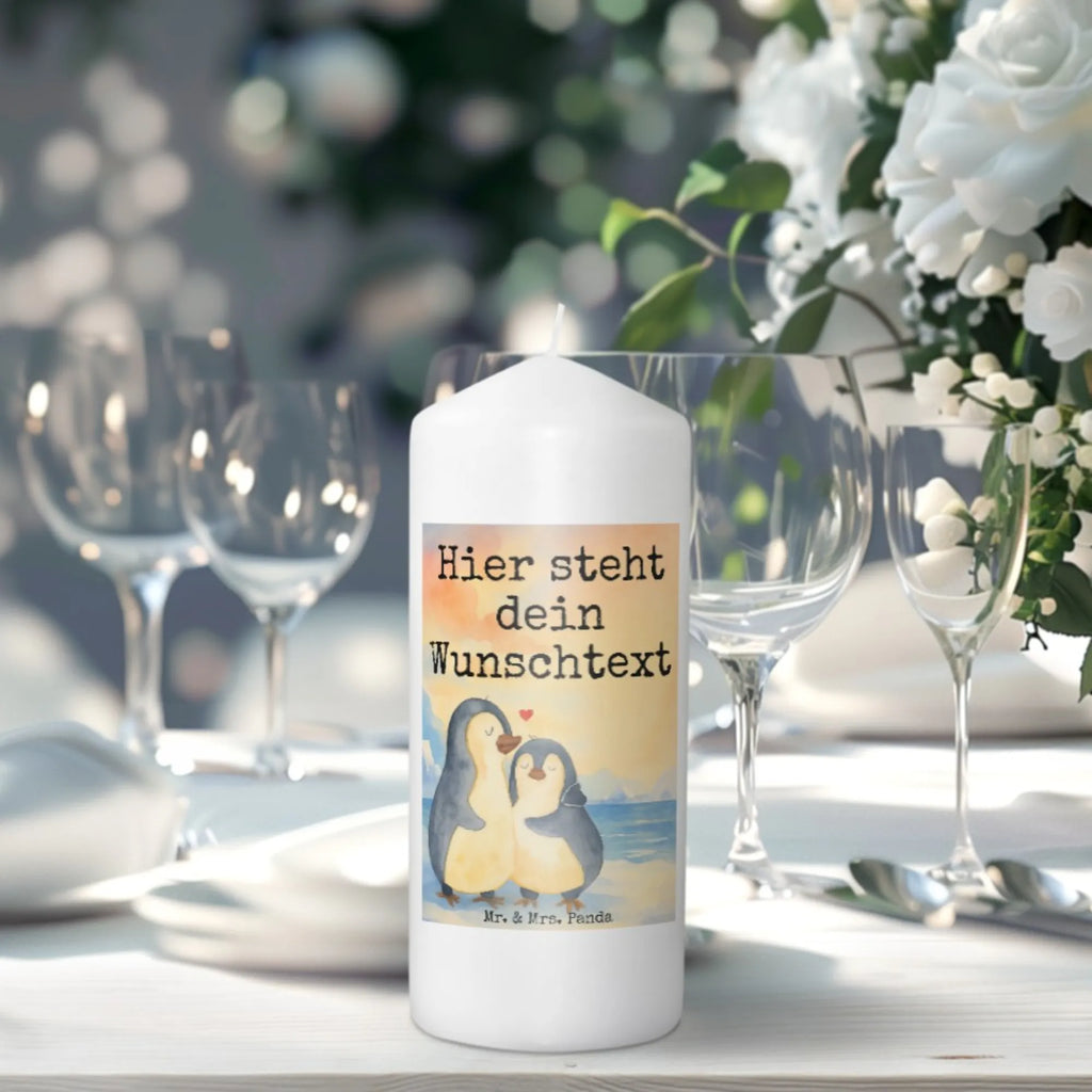 Personalisierte Kerze Pinguin umarmen Design Bio-Kerze Mit Wunschname, Holz-Kerze Mit Namen, Kerze Für Hochzeit Mit Namensgravur, Kerze Mit Spruch Und Namen, Gedenkkerze Mit Namen, Osterkerze Mit Namen, LED-Kerze Mit Wunschname, Kerze Mit Namen, Sojawachskerze Mit Namensdruck, Kerze Für Geburtstag Mit Wunschname, Metall-Kerze Mit Namensgravur, Weihnachtskerze Mit Namensgravur, Tischkerze Mit Namensdruck, Laternenkerze Mit Namensdruck, Stabkerze Mit Gravur, Schwimmkerze Mit Namen, Andachtskerze Mit Namensgravur, Taufekerze Mit Namensgravur, Kerze Mit Prägung Und Wunschname, Gastgeschenk Kerze Mit Namen, Handgegossene Kerze Mit Namen, Tafelkerze Mit Wunschname, Streukerze Mit Namensdruck, Grabkerze Mit Namensgravur, Outdoor-Kerze Mit Namensgravur, Trauerkerze Mit Namen, Kommunionkerze Mit Namen, Firmungskerze Mit Wunschname, Kerzen-Set Mit Namensgravur, Stearinkerze Mit Gravur, Stumpenkerze Mit Namensgravur, Duftkerze Mit Namen, Fair-Trade-Kerze Mit Namensgravur, Handgemachte Kerze Mit Wunschname, Gartenkerze Mit Namen, Adventskerze Mit Wunschname, Personalisierte Kerze, Votivkerze Mit Wunschname, Glas-Kerze Mit Wunschname, Teelicht Mit Namensdruck, Blockkerze Mit Namensdruck, Bienenwachskerze Mit Wunschname, Pinguin, Jahrestag, Hochzeit, Liebe, Liebesgeschenk, Hochzeitsgeschenk, Hochzeitstag, Liebesbeweis, Liebespaar, Verlobung