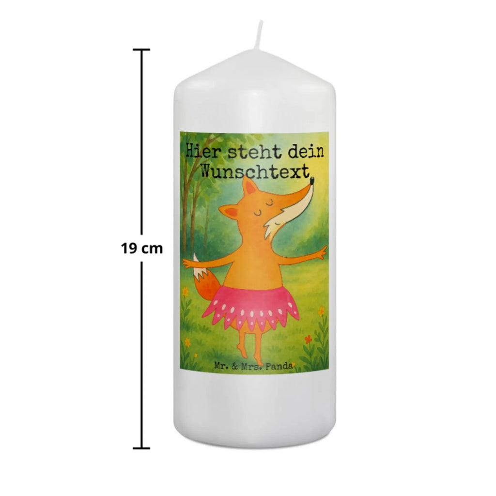 Personalisierte Kerze Fuchs Ballerina Design Stumpenkerze Mit Namensgravur, Holz-Kerze Mit Namen, Handgegossene Kerze Mit Namen, Adventskerze Mit Wunschname, Personalisierte Kerze, Taufekerze Mit Namensgravur, Kerze Für Geburtstag Mit Wunschname, Osterkerze Mit Namen, Teelicht Mit Namensdruck, Glas-Kerze Mit Wunschname, Sojawachskerze Mit Namensdruck, Metall-Kerze Mit Namensgravur, Bio-Kerze Mit Wunschname, Kerzen-Set Mit Namensgravur, Stabkerze Mit Gravur, Trauerkerze Mit Namen, Votivkerze Mit Wunschname, Kerze Für Hochzeit Mit Namensgravur, Tafelkerze Mit Wunschname, Schwimmkerze Mit Namen, Andachtskerze Mit Namensgravur, Streukerze Mit Namensdruck, Gastgeschenk Kerze Mit Namen, Kerze Mit Spruch Und Namen, Kerze Mit Namen, Stearinkerze Mit Gravur, Kommunionkerze Mit Namen, Fair-Trade-Kerze Mit Namensgravur, Bienenwachskerze Mit Wunschname, Firmungskerze Mit Wunschname, Weihnachtskerze Mit Namensgravur, Blockkerze Mit Namensdruck, Gartenkerze Mit Namen, Duftkerze Mit Namen, Handgemachte Kerze Mit Wunschname, Grabkerze Mit Namensgravur, Kerze Mit Prägung Und Wunschname, Outdoor-Kerze Mit Namensgravur, LED-Kerze Mit Wunschname, Gedenkkerze Mit Namen, Tischkerze Mit Namensdruck, Laternenkerze Mit Namensdruck, Fuchs, Geburtstag, Füchsin, Ballett, Einladung, Tänzerin, Party, Fuchs Spruch, Füchse, Ballerina, Tanzen