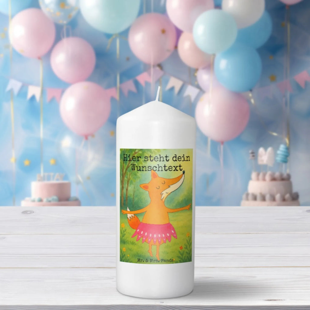 Personalisierte Kerze Fuchs Ballerina Design Stumpenkerze Mit Namensgravur, Holz-Kerze Mit Namen, Handgegossene Kerze Mit Namen, Adventskerze Mit Wunschname, Personalisierte Kerze, Taufekerze Mit Namensgravur, Kerze Für Geburtstag Mit Wunschname, Osterkerze Mit Namen, Teelicht Mit Namensdruck, Glas-Kerze Mit Wunschname, Sojawachskerze Mit Namensdruck, Metall-Kerze Mit Namensgravur, Bio-Kerze Mit Wunschname, Kerzen-Set Mit Namensgravur, Stabkerze Mit Gravur, Trauerkerze Mit Namen, Votivkerze Mit Wunschname, Kerze Für Hochzeit Mit Namensgravur, Tafelkerze Mit Wunschname, Schwimmkerze Mit Namen, Andachtskerze Mit Namensgravur, Streukerze Mit Namensdruck, Gastgeschenk Kerze Mit Namen, Kerze Mit Spruch Und Namen, Kerze Mit Namen, Stearinkerze Mit Gravur, Kommunionkerze Mit Namen, Fair-Trade-Kerze Mit Namensgravur, Bienenwachskerze Mit Wunschname, Firmungskerze Mit Wunschname, Weihnachtskerze Mit Namensgravur, Blockkerze Mit Namensdruck, Gartenkerze Mit Namen, Duftkerze Mit Namen, Handgemachte Kerze Mit Wunschname, Grabkerze Mit Namensgravur, Kerze Mit Prägung Und Wunschname, Outdoor-Kerze Mit Namensgravur, LED-Kerze Mit Wunschname, Gedenkkerze Mit Namen, Tischkerze Mit Namensdruck, Laternenkerze Mit Namensdruck, Fuchs, Geburtstag, Füchsin, Ballett, Einladung, Tänzerin, Party, Fuchs Spruch, Füchse, Ballerina, Tanzen