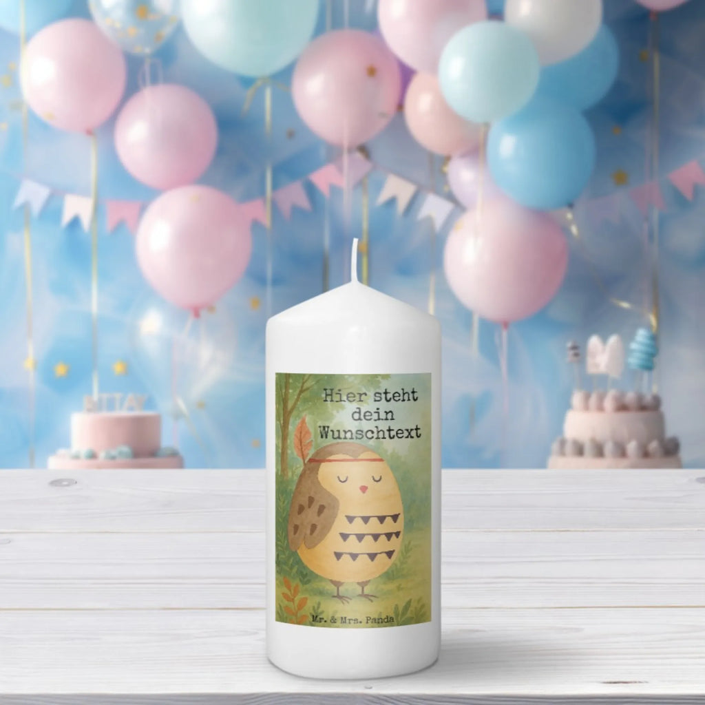 Personalisierte Kerze Eule Federschmuck Design Taufekerze Mit Namensgravur, Kerze Mit Spruch Und Namen, Streukerze Mit Namensdruck, Grabkerze Mit Namensgravur, Personalisierte Kerze, Schwimmkerze Mit Namen, Kerze Für Hochzeit Mit Namensgravur, Handgegossene Kerze Mit Namen, Duftkerze Mit Namen, Adventskerze Mit Wunschname, Holz-Kerze Mit Namen, Teelicht Mit Namensdruck, Votivkerze Mit Wunschname, Trauerkerze Mit Namen, Kerze Mit Namen, Gedenkkerze Mit Namen, Metall-Kerze Mit Namensgravur, Tischkerze Mit Namensdruck, Fair-Trade-Kerze Mit Namensgravur, Stumpenkerze Mit Namensgravur, Stabkerze Mit Gravur, Bienenwachskerze Mit Wunschname, LED-Kerze Mit Wunschname, Andachtskerze Mit Namensgravur, Kommunionkerze Mit Namen, Laternenkerze Mit Namensdruck, Gartenkerze Mit Namen, Kerzen-Set Mit Namensgravur, Weihnachtskerze Mit Namensgravur, Bio-Kerze Mit Wunschname, Stearinkerze Mit Gravur, Kerze Mit Prägung Und Wunschname, Gastgeschenk Kerze Mit Namen, Blockkerze Mit Namensdruck, Outdoor-Kerze Mit Namensgravur, Sojawachskerze Mit Namensdruck, Glas-Kerze Mit Wunschname, Firmungskerze Mit Wunschname, Osterkerze Mit Namen, Handgemachte Kerze Mit Wunschname, Kerze Für Geburtstag Mit Wunschname, Tafelkerze Mit Wunschname, Eule, Dekoration, Owl, Federschmuck, Das Leben ist ein Abenteuer, Reisespruch, Eule Deko