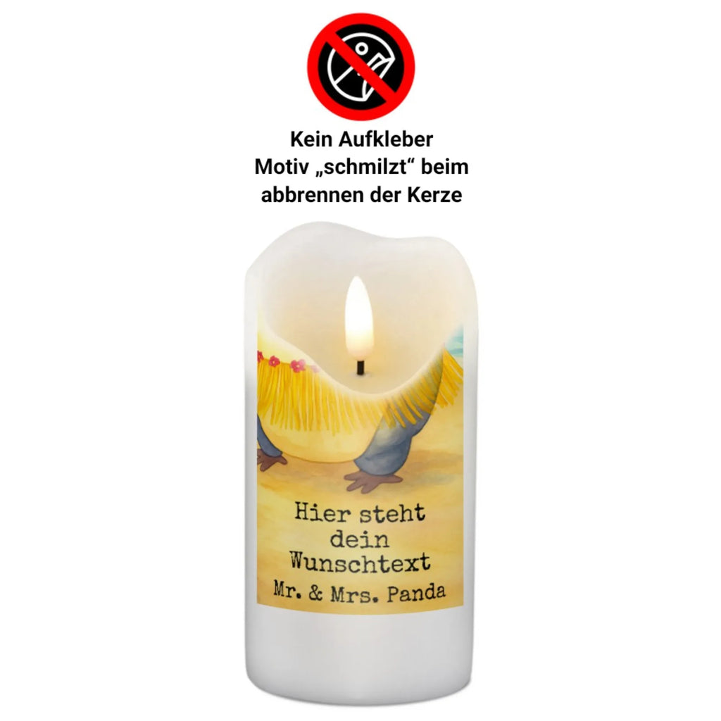 Personalisierte Kerze Pinguin Kokosnuss Design Kerzen-Set Mit Namensgravur, Tischkerze Mit Namensdruck, Firmungskerze Mit Wunschname, Blockkerze Mit Namensdruck, Holz-Kerze Mit Namen, Kerze Mit Namen, Laternenkerze Mit Namensdruck, Teelicht Mit Namensdruck, Metall-Kerze Mit Namensgravur, Gartenkerze Mit Namen, Bienenwachskerze Mit Wunschname, Streukerze Mit Namensdruck, Kommunionkerze Mit Namen, Kerze Für Hochzeit Mit Namensgravur, Sojawachskerze Mit Namensdruck, Fair-Trade-Kerze Mit Namensgravur, Gedenkkerze Mit Namen, Andachtskerze Mit Namensgravur, Kerze Für Geburtstag Mit Wunschname, Stearinkerze Mit Gravur, Kerze Mit Spruch Und Namen, Gastgeschenk Kerze Mit Namen, Glas-Kerze Mit Wunschname, Weihnachtskerze Mit Namensgravur, Votivkerze Mit Wunschname, Personalisierte Kerze, Grabkerze Mit Namensgravur, Bio-Kerze Mit Wunschname, Tafelkerze Mit Wunschname, LED-Kerze Mit Wunschname, Outdoor-Kerze Mit Namensgravur, Handgegossene Kerze Mit Namen, Adventskerze Mit Wunschname, Schwimmkerze Mit Namen, Taufekerze Mit Namensgravur, Handgemachte Kerze Mit Wunschname, Stabkerze Mit Gravur, Stumpenkerze Mit Namensgravur, Kerze Mit Prägung Und Wunschname, Duftkerze Mit Namen, Osterkerze Mit Namen, Trauerkerze Mit Namen, Pinguin, Hawaii, Kokosnuss, Urlaub, Pinguine, Aloha