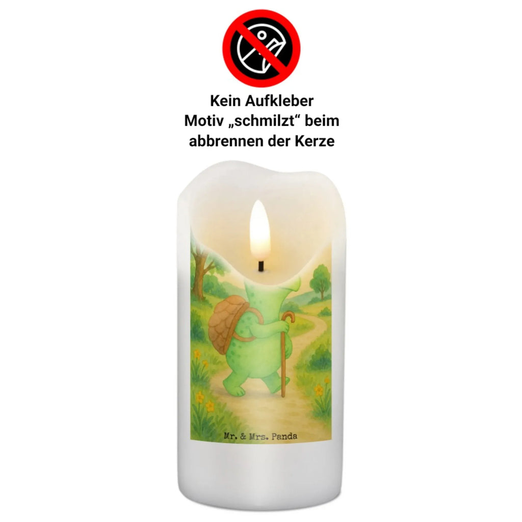 Personalisierte Kerze Schildkröte Wanderer Design Fair-Trade-Kerze Mit Namensgravur, Stearinkerze Mit Gravur, Kerze Mit Namen, Kommunionkerze Mit Namen, Laternenkerze Mit Namensdruck, Kerze Mit Spruch Und Namen, LED-Kerze Mit Wunschname, Andachtskerze Mit Namensgravur, Weihnachtskerze Mit Namensgravur, Blockkerze Mit Namensdruck, Duftkerze Mit Namen, Teelicht Mit Namensdruck, Handgemachte Kerze Mit Wunschname, Gastgeschenk Kerze Mit Namen, Holz-Kerze Mit Namen, Gartenkerze Mit Namen, Glas-Kerze Mit Wunschname, Handgegossene Kerze Mit Namen, Stumpenkerze Mit Namensgravur, Grabkerze Mit Namensgravur, Votivkerze Mit Wunschname, Sojawachskerze Mit Namensdruck, Stabkerze Mit Gravur, Gedenkkerze Mit Namen, Schwimmkerze Mit Namen, Bio-Kerze Mit Wunschname, Kerzen-Set Mit Namensgravur, Bienenwachskerze Mit Wunschname, Firmungskerze Mit Wunschname, Tischkerze Mit Namensdruck, Kerze Mit Prägung Und Wunschname, Osterkerze Mit Namen, Kerze Für Hochzeit Mit Namensgravur, Streukerze Mit Namensdruck, Metall-Kerze Mit Namensgravur, Kerze Für Geburtstag Mit Wunschname, Outdoor-Kerze Mit Namensgravur, Trauerkerze Mit Namen, Tafelkerze Mit Wunschname, Personalisierte Kerze, Taufekerze Mit Namensgravur, Adventskerze Mit Wunschname, Schildkröte, Schildkröten, Motivation, Motivationsspruch, Motivationssprüche, Neuanfang