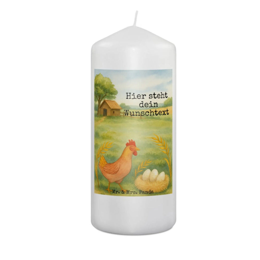 Personalisierte Kerze Huhn Stolz Design Blockkerze Mit Namensdruck, Bio-Kerze Mit Wunschname, Adventskerze Mit Wunschname, Sojawachskerze Mit Namensdruck, Tischkerze Mit Namensdruck, Laternenkerze Mit Namensdruck, Tafelkerze Mit Wunschname, Fair-Trade-Kerze Mit Namensgravur, Gastgeschenk Kerze Mit Namen, Votivkerze Mit Wunschname, Metall-Kerze Mit Namensgravur, Kerze Für Hochzeit Mit Namensgravur, Andachtskerze Mit Namensgravur, Osterkerze Mit Namen, Kerzen-Set Mit Namensgravur, Stumpenkerze Mit Namensgravur, LED-Kerze Mit Wunschname, Kerze Mit Namen, Glas-Kerze Mit Wunschname, Kerze Mit Spruch Und Namen, Streukerze Mit Namensdruck, Stearinkerze Mit Gravur, Teelicht Mit Namensdruck, Duftkerze Mit Namen, Grabkerze Mit Namensgravur, Stabkerze Mit Gravur, Schwimmkerze Mit Namen, Weihnachtskerze Mit Namensgravur, Handgemachte Kerze Mit Wunschname, Kerze Mit Prägung Und Wunschname, Firmungskerze Mit Wunschname, Gedenkkerze Mit Namen, Handgegossene Kerze Mit Namen, Kerze Für Geburtstag Mit Wunschname, Personalisierte Kerze, Trauerkerze Mit Namen, Holz-Kerze Mit Namen, Gartenkerze Mit Namen, Kommunionkerze Mit Namen, Bienenwachskerze Mit Wunschname, Taufekerze Mit Namensgravur, Outdoor-Kerze Mit Namensgravur, Bauernhof, Hoftiere, Landwirt, Landwirtin, Schwangerschaft, Magie, Hühner, Landleben, Hahn, Henne, Motivation, Eier, Geburt, Hof, Spruch