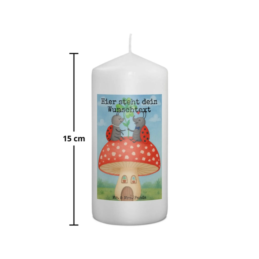 Personalisierte Kerze Marienkäfer Fliegenpilz Design Outdoor-Kerze Mit Namensgravur, Taufekerze Mit Namensgravur, Holz-Kerze Mit Namen, Handgemachte Kerze Mit Wunschname, Blockkerze Mit Namensdruck, Weihnachtskerze Mit Namensgravur, Gartenkerze Mit Namen, Gedenkkerze Mit Namen, Schwimmkerze Mit Namen, Sojawachskerze Mit Namensdruck, Gastgeschenk Kerze Mit Namen, Kerze Mit Spruch Und Namen, Teelicht Mit Namensdruck, Kerze Für Geburtstag Mit Wunschname, Stumpenkerze Mit Namensgravur, Firmungskerze Mit Wunschname, LED-Kerze Mit Wunschname, Metall-Kerze Mit Namensgravur, Handgegossene Kerze Mit Namen, Bienenwachskerze Mit Wunschname, Duftkerze Mit Namen, Tafelkerze Mit Wunschname, Bio-Kerze Mit Wunschname, Laternenkerze Mit Namensdruck, Votivkerze Mit Wunschname, Adventskerze Mit Wunschname, Stabkerze Mit Gravur, Personalisierte Kerze, Kerze Mit Namen, Kommunionkerze Mit Namen, Glas-Kerze Mit Wunschname, Streukerze Mit Namensdruck, Stearinkerze Mit Gravur, Trauerkerze Mit Namen, Kerzen-Set Mit Namensgravur, Kerze Mit Prägung Und Wunschname, Tischkerze Mit Namensdruck, Fair-Trade-Kerze Mit Namensgravur, Andachtskerze Mit Namensgravur, Grabkerze Mit Namensgravur, Kerze Für Hochzeit Mit Namensgravur, Osterkerze Mit Namen, Tiermotive, Gute Laune, lustige Sprüche, Tiere, Wohnung, zuhause, Marienkäfer, Haus, Fliegenpilz, Fleigenpilzhaus