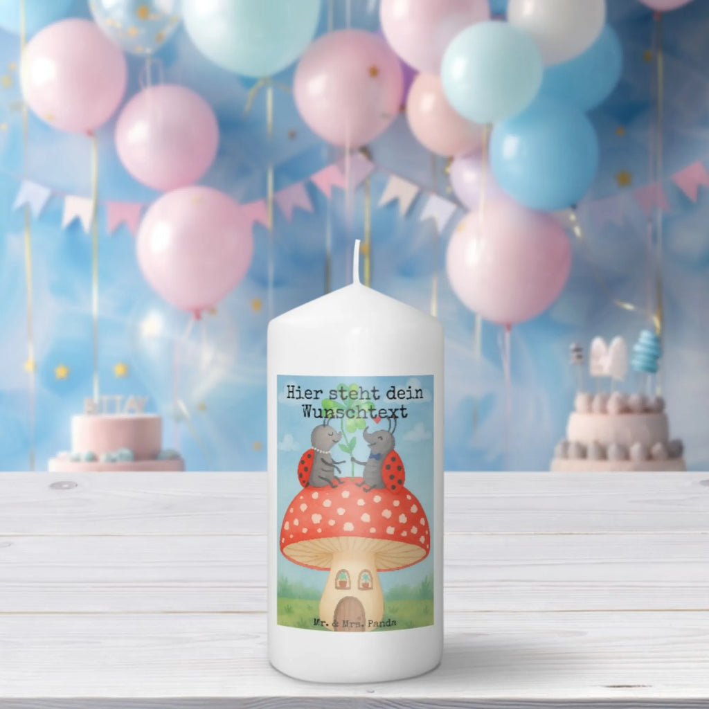 Personalisierte Kerze Marienkäfer Fliegenpilz Design Outdoor-Kerze Mit Namensgravur, Taufekerze Mit Namensgravur, Holz-Kerze Mit Namen, Handgemachte Kerze Mit Wunschname, Blockkerze Mit Namensdruck, Weihnachtskerze Mit Namensgravur, Gartenkerze Mit Namen, Gedenkkerze Mit Namen, Schwimmkerze Mit Namen, Sojawachskerze Mit Namensdruck, Gastgeschenk Kerze Mit Namen, Kerze Mit Spruch Und Namen, Teelicht Mit Namensdruck, Kerze Für Geburtstag Mit Wunschname, Stumpenkerze Mit Namensgravur, Firmungskerze Mit Wunschname, LED-Kerze Mit Wunschname, Metall-Kerze Mit Namensgravur, Handgegossene Kerze Mit Namen, Bienenwachskerze Mit Wunschname, Duftkerze Mit Namen, Tafelkerze Mit Wunschname, Bio-Kerze Mit Wunschname, Laternenkerze Mit Namensdruck, Votivkerze Mit Wunschname, Adventskerze Mit Wunschname, Stabkerze Mit Gravur, Personalisierte Kerze, Kerze Mit Namen, Kommunionkerze Mit Namen, Glas-Kerze Mit Wunschname, Streukerze Mit Namensdruck, Stearinkerze Mit Gravur, Trauerkerze Mit Namen, Kerzen-Set Mit Namensgravur, Kerze Mit Prägung Und Wunschname, Tischkerze Mit Namensdruck, Fair-Trade-Kerze Mit Namensgravur, Andachtskerze Mit Namensgravur, Grabkerze Mit Namensgravur, Kerze Für Hochzeit Mit Namensgravur, Osterkerze Mit Namen, Tiermotive, Gute Laune, lustige Sprüche, Tiere, Wohnung, zuhause, Marienkäfer, Haus, Fliegenpilz, Fleigenpilzhaus