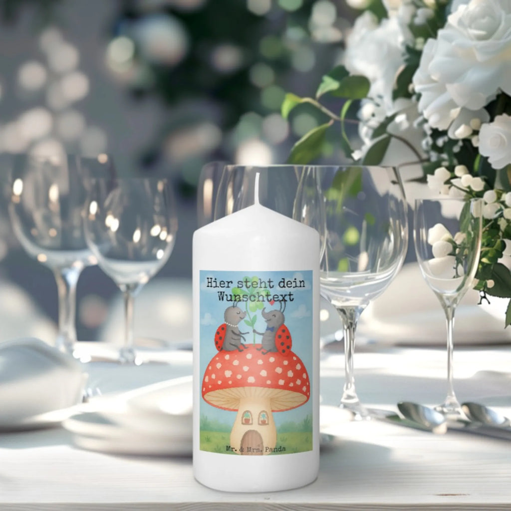 Personalisierte Kerze Marienkäfer Fliegenpilz Design Outdoor-Kerze Mit Namensgravur, Taufekerze Mit Namensgravur, Holz-Kerze Mit Namen, Handgemachte Kerze Mit Wunschname, Blockkerze Mit Namensdruck, Weihnachtskerze Mit Namensgravur, Gartenkerze Mit Namen, Gedenkkerze Mit Namen, Schwimmkerze Mit Namen, Sojawachskerze Mit Namensdruck, Gastgeschenk Kerze Mit Namen, Kerze Mit Spruch Und Namen, Teelicht Mit Namensdruck, Kerze Für Geburtstag Mit Wunschname, Stumpenkerze Mit Namensgravur, Firmungskerze Mit Wunschname, LED-Kerze Mit Wunschname, Metall-Kerze Mit Namensgravur, Handgegossene Kerze Mit Namen, Bienenwachskerze Mit Wunschname, Duftkerze Mit Namen, Tafelkerze Mit Wunschname, Bio-Kerze Mit Wunschname, Laternenkerze Mit Namensdruck, Votivkerze Mit Wunschname, Adventskerze Mit Wunschname, Stabkerze Mit Gravur, Personalisierte Kerze, Kerze Mit Namen, Kommunionkerze Mit Namen, Glas-Kerze Mit Wunschname, Streukerze Mit Namensdruck, Stearinkerze Mit Gravur, Trauerkerze Mit Namen, Kerzen-Set Mit Namensgravur, Kerze Mit Prägung Und Wunschname, Tischkerze Mit Namensdruck, Fair-Trade-Kerze Mit Namensgravur, Andachtskerze Mit Namensgravur, Grabkerze Mit Namensgravur, Kerze Für Hochzeit Mit Namensgravur, Osterkerze Mit Namen, Tiermotive, Gute Laune, lustige Sprüche, Tiere, Wohnung, zuhause, Marienkäfer, Haus, Fliegenpilz, Fleigenpilzhaus