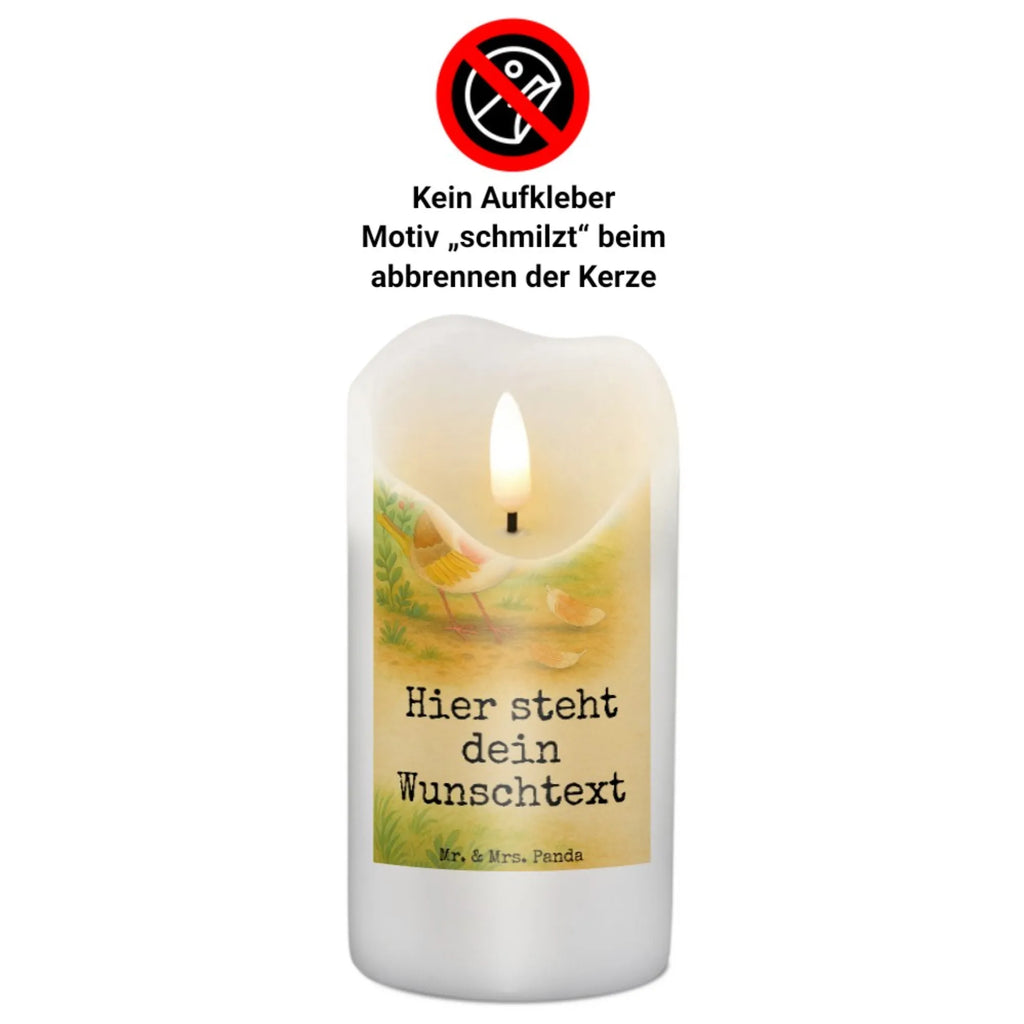 Personalisierte Kerze Rotkehlchen Federn Design Votivkerze Mit Wunschname, Kerze Mit Namen, LED-Kerze Mit Wunschname, Weihnachtskerze Mit Namensgravur, Trauerkerze Mit Namen, Sojawachskerze Mit Namensdruck, Gastgeschenk Kerze Mit Namen, Kerze Für Geburtstag Mit Wunschname, Firmungskerze Mit Wunschname, Gedenkkerze Mit Namen, Blockkerze Mit Namensdruck, Adventskerze Mit Wunschname, Kerze Mit Spruch Und Namen, Osterkerze Mit Namen, Teelicht Mit Namensdruck, Tischkerze Mit Namensdruck, Gartenkerze Mit Namen, Bienenwachskerze Mit Wunschname, Stearinkerze Mit Gravur, Schwimmkerze Mit Namen, Grabkerze Mit Namensgravur, Kerzen-Set Mit Namensgravur, Fair-Trade-Kerze Mit Namensgravur, Streukerze Mit Namensdruck, Personalisierte Kerze, Metall-Kerze Mit Namensgravur, Andachtskerze Mit Namensgravur, Kommunionkerze Mit Namen, Duftkerze Mit Namen, Outdoor-Kerze Mit Namensgravur, Glas-Kerze Mit Wunschname, Kerze Mit Prägung Und Wunschname, Stabkerze Mit Gravur, Holz-Kerze Mit Namen, Handgemachte Kerze Mit Wunschname, Stumpenkerze Mit Namensgravur, Laternenkerze Mit Namensdruck, Kerze Für Hochzeit Mit Namensgravur, Bio-Kerze Mit Wunschname, Tafelkerze Mit Wunschname, Taufekerze Mit Namensgravur, Handgegossene Kerze Mit Namen, Tiermotive, Gute Laune, lustige Sprüche, Tiere, Spruch Motivation, What if i fall, fliegen, Vogel, Spruch Mut, Rotkehlchen, Motivationsbilder, Motivation Sprüche