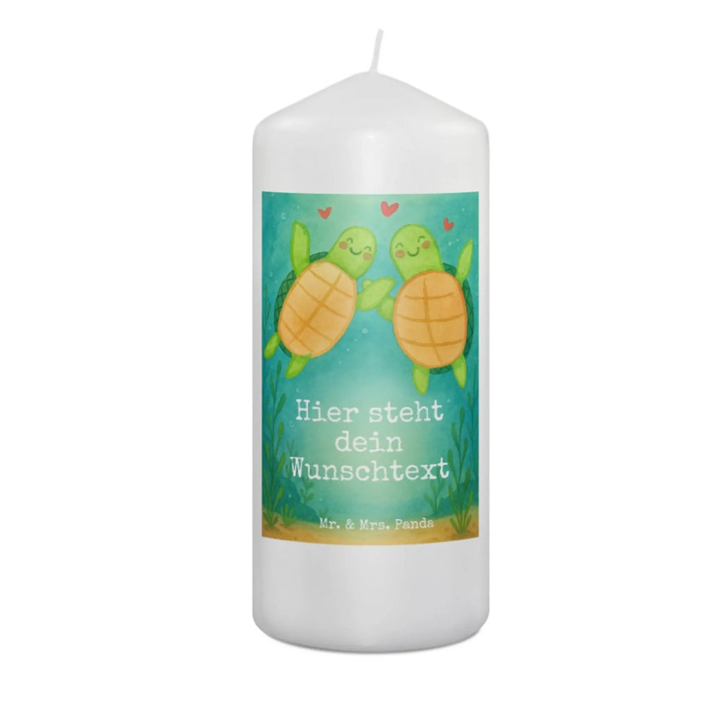 Personalisierte Kerze Schildkröten Paar Design Gastgeschenk Kerze Mit Namen, Streukerze Mit Namensdruck, Teelicht Mit Namensdruck, Handgegossene Kerze Mit Namen, Stabkerze Mit Gravur, Sojawachskerze Mit Namensdruck, Stumpenkerze Mit Namensgravur, Weihnachtskerze Mit Namensgravur, Adventskerze Mit Wunschname, Kerze Mit Spruch Und Namen, Personalisierte Kerze, Holz-Kerze Mit Namen, Outdoor-Kerze Mit Namensgravur, Tafelkerze Mit Wunschname, Kerze Mit Namen, Laternenkerze Mit Namensdruck, Stearinkerze Mit Gravur, Handgemachte Kerze Mit Wunschname, Trauerkerze Mit Namen, Grabkerze Mit Namensgravur, Kerze Mit Prägung Und Wunschname, Schwimmkerze Mit Namen, Kerzen-Set Mit Namensgravur, Tischkerze Mit Namensdruck, Bienenwachskerze Mit Wunschname, Fair-Trade-Kerze Mit Namensgravur, Kerze Für Geburtstag Mit Wunschname, Kerze Für Hochzeit Mit Namensgravur, Gedenkkerze Mit Namen, Bio-Kerze Mit Wunschname, Andachtskerze Mit Namensgravur, Votivkerze Mit Wunschname, Osterkerze Mit Namen, Blockkerze Mit Namensdruck, LED-Kerze Mit Wunschname, Gartenkerze Mit Namen, Firmungskerze Mit Wunschname, Kommunionkerze Mit Namen, Glas-Kerze Mit Wunschname, Metall-Kerze Mit Namensgravur, Duftkerze Mit Namen, Taufekerze Mit Namensgravur, Liebe, Partner, Freund, Freundin, Ehemann, Ehefrau, Heiraten, Verlobung, Heiratsantrag, Liebesgeschenk, Jahrestag, Hocheitstag, Geschenk für Partner, Valentinstag, Geschenk für Freundin, für Ehemann, Liebesbeweis, Hochzeitstag, Mitbringsel, Geschenk für Frauen, für Männer