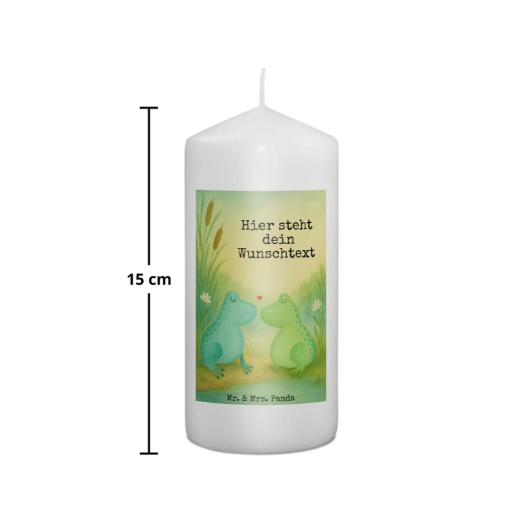 Personalisierte Kerze Frosch Liebe Design Votivkerze Mit Wunschname, Laternenkerze Mit Namensdruck, Kerze Mit Spruch Und Namen, Gedenkkerze Mit Namen, Blockkerze Mit Namensdruck, Tischkerze Mit Namensdruck, Duftkerze Mit Namen, Streukerze Mit Namensdruck, Handgegossene Kerze Mit Namen, Bienenwachskerze Mit Wunschname, Grabkerze Mit Namensgravur, Adventskerze Mit Wunschname, Bio-Kerze Mit Wunschname, Fair-Trade-Kerze Mit Namensgravur, Metall-Kerze Mit Namensgravur, Stearinkerze Mit Gravur, Glas-Kerze Mit Wunschname, Weihnachtskerze Mit Namensgravur, Outdoor-Kerze Mit Namensgravur, Holz-Kerze Mit Namen, Stumpenkerze Mit Namensgravur, Kommunionkerze Mit Namen, Andachtskerze Mit Namensgravur, Sojawachskerze Mit Namensdruck, Personalisierte Kerze, Gastgeschenk Kerze Mit Namen, Kerze Mit Namen, Kerze Für Hochzeit Mit Namensgravur, Handgemachte Kerze Mit Wunschname, Osterkerze Mit Namen, Gartenkerze Mit Namen, Taufekerze Mit Namensgravur, Teelicht Mit Namensdruck, Kerze Für Geburtstag Mit Wunschname, Kerze Mit Prägung Und Wunschname, LED-Kerze Mit Wunschname, Trauerkerze Mit Namen, Firmungskerze Mit Wunschname, Schwimmkerze Mit Namen, Stabkerze Mit Gravur, Tafelkerze Mit Wunschname, Kerzen-Set Mit Namensgravur, Liebe, Partner, Freund, Freundin, Ehemann, Ehefrau, Heiraten, Verlobung, Heiratsantrag, Liebesgeschenk, Jahrestag, Hocheitstag, Geschenk Freundin, Frosch, Verliebt, Hochzeitstag, Verlobt, Liebesbeweis, Geschenk Freund, Geschenk Hochzeit, Verheiratet, Frösche, Froschkönig, Fröschchen