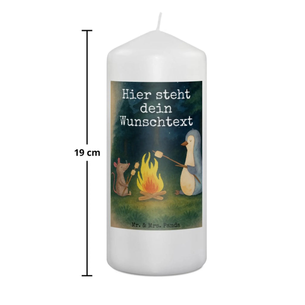Personalisierte Kerze Pinguin Lagerfeuer Design Gastgeschenk Kerze Mit Namen, Adventskerze Mit Wunschname, Osterkerze Mit Namen, Stabkerze Mit Gravur, Kerzen-Set Mit Namensgravur, Trauerkerze Mit Namen, Kerze Mit Namen, Metall-Kerze Mit Namensgravur, Weihnachtskerze Mit Namensgravur, Gartenkerze Mit Namen, Streukerze Mit Namensdruck, Schwimmkerze Mit Namen, Bio-Kerze Mit Wunschname, Handgegossene Kerze Mit Namen, Glas-Kerze Mit Wunschname, Personalisierte Kerze, Laternenkerze Mit Namensdruck, Teelicht Mit Namensdruck, LED-Kerze Mit Wunschname, Stumpenkerze Mit Namensgravur, Handgemachte Kerze Mit Wunschname, Kerze Mit Spruch Und Namen, Kerze Für Hochzeit Mit Namensgravur, Holz-Kerze Mit Namen, Blockkerze Mit Namensdruck, Kerze Mit Prägung Und Wunschname, Firmungskerze Mit Wunschname, Tischkerze Mit Namensdruck, Votivkerze Mit Wunschname, Grabkerze Mit Namensgravur, Andachtskerze Mit Namensgravur, Sojawachskerze Mit Namensdruck, Tafelkerze Mit Wunschname, Taufekerze Mit Namensgravur, Stearinkerze Mit Gravur, Kerze Für Geburtstag Mit Wunschname, Duftkerze Mit Namen, Outdoor-Kerze Mit Namensgravur, Fair-Trade-Kerze Mit Namensgravur, Bienenwachskerze Mit Wunschname, Kommunionkerze Mit Namen, Gedenkkerze Mit Namen, Pinguin, Lagerfeuer, Motivation, Lebensspruch, grillen, Lebensmotivation, Neustart, Marshmallows, Leben, Job, Liebe, Maus, Arbeit, Büroalltag, Büro, Feuer, Pinguine