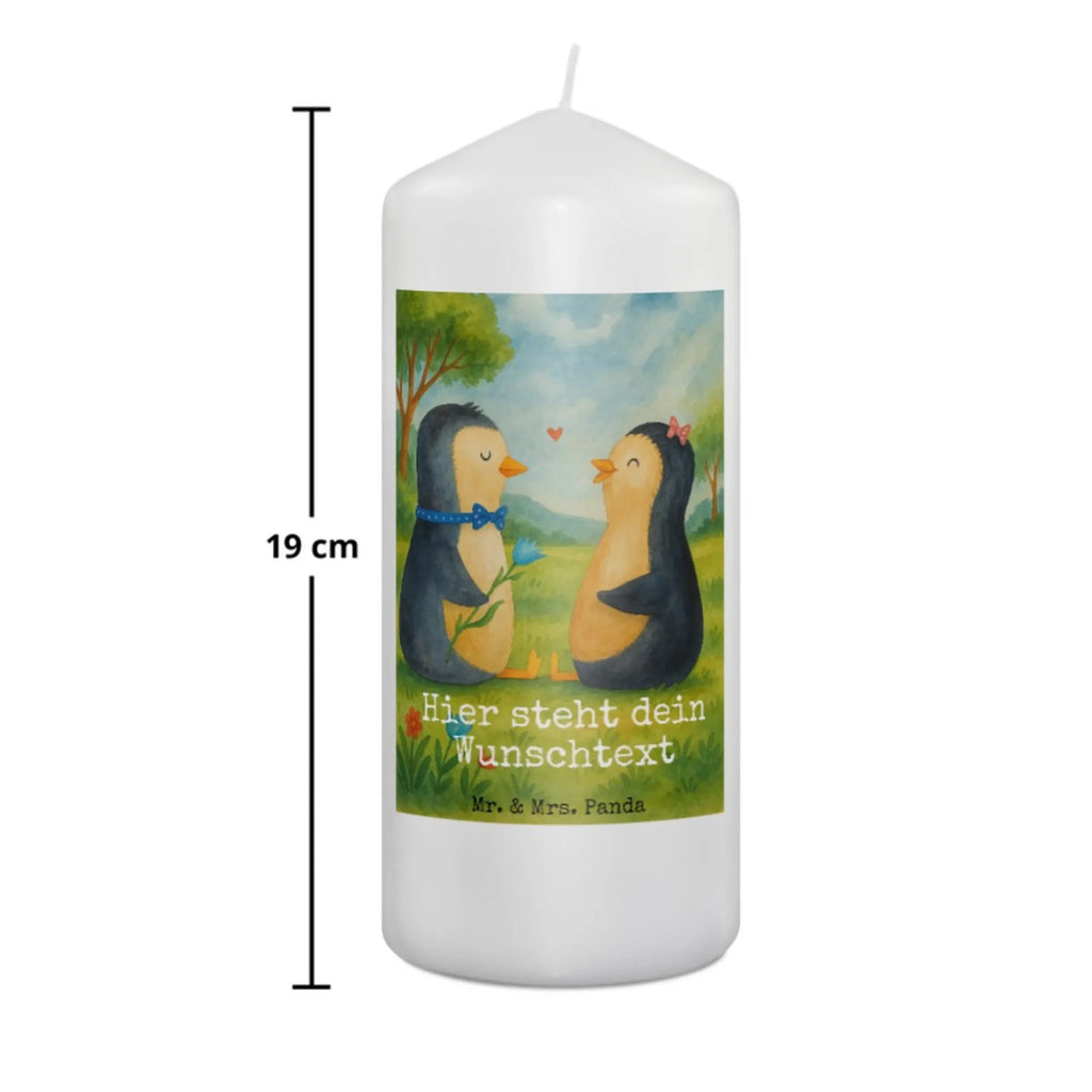 Personalisierte Kerze Pinguin Pärchen Design Laternenkerze Mit Namensdruck, Weihnachtskerze Mit Namensgravur, Gastgeschenk Kerze Mit Namen, Taufekerze Mit Namensgravur, Stabkerze Mit Gravur, Kerze Mit Prägung Und Wunschname, Duftkerze Mit Namen, Adventskerze Mit Wunschname, Andachtskerze Mit Namensgravur, Gedenkkerze Mit Namen, Kommunionkerze Mit Namen, Schwimmkerze Mit Namen, Kerze Für Geburtstag Mit Wunschname, Handgegossene Kerze Mit Namen, Kerzen-Set Mit Namensgravur, Stumpenkerze Mit Namensgravur, Kerze Für Hochzeit Mit Namensgravur, Blockkerze Mit Namensdruck, Holz-Kerze Mit Namen, Handgemachte Kerze Mit Wunschname, Glas-Kerze Mit Wunschname, Grabkerze Mit Namensgravur, Osterkerze Mit Namen, Trauerkerze Mit Namen, Kerze Mit Namen, Fair-Trade-Kerze Mit Namensgravur, LED-Kerze Mit Wunschname, Outdoor-Kerze Mit Namensgravur, Votivkerze Mit Wunschname, Bio-Kerze Mit Wunschname, Sojawachskerze Mit Namensdruck, Teelicht Mit Namensdruck, Personalisierte Kerze, Tischkerze Mit Namensdruck, Metall-Kerze Mit Namensgravur, Tafelkerze Mit Wunschname, Firmungskerze Mit Wunschname, Streukerze Mit Namensdruck, Bienenwachskerze Mit Wunschname, Gartenkerze Mit Namen, Stearinkerze Mit Gravur, Kerze Mit Spruch Und Namen, Pinguin, große Liebe, Hochzeitsgeschenk, Hochzeitstag, Pinguine, Jahrestag, Liebe, Liebespaar, Traumpaar, Liebesgeschenk, Liebesbeweis, Verlobung, Hochzeit