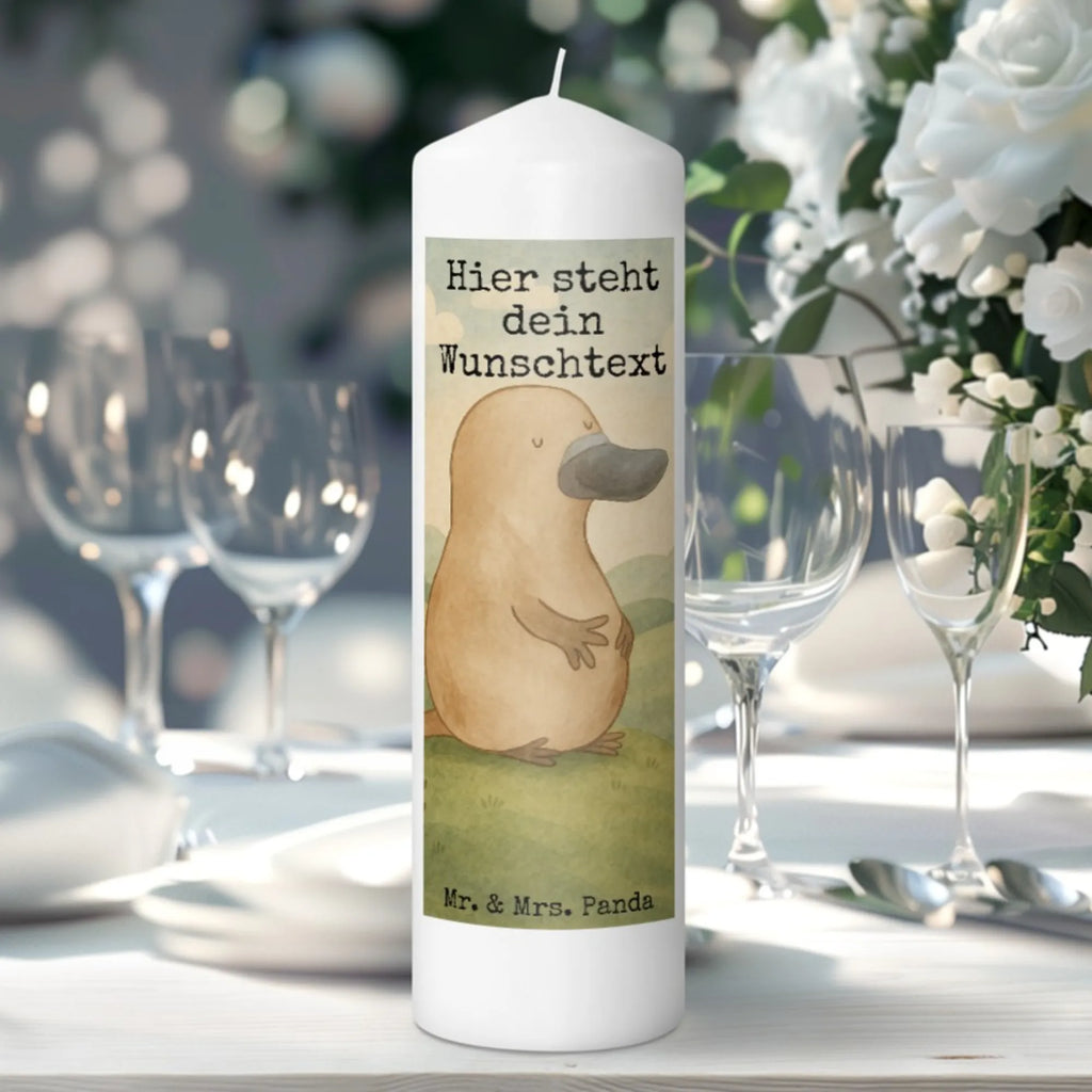 Personalisierte Kerze Schnabeltier Mut Design Holz-Kerze Mit Namen, Blockkerze Mit Namensdruck, Gastgeschenk Kerze Mit Namen, Bienenwachskerze Mit Wunschname, Handgemachte Kerze Mit Wunschname, Tafelkerze Mit Wunschname, Kerze Mit Spruch Und Namen, Firmungskerze Mit Wunschname, LED-Kerze Mit Wunschname, Tischkerze Mit Namensdruck, Personalisierte Kerze, Kerzen-Set Mit Namensgravur, Grabkerze Mit Namensgravur, Stabkerze Mit Gravur, Gedenkkerze Mit Namen, Laternenkerze Mit Namensdruck, Fair-Trade-Kerze Mit Namensgravur, Andachtskerze Mit Namensgravur, Glas-Kerze Mit Wunschname, Stearinkerze Mit Gravur, Adventskerze Mit Wunschname, Kommunionkerze Mit Namen, Sojawachskerze Mit Namensdruck, Osterkerze Mit Namen, Trauerkerze Mit Namen, Taufekerze Mit Namensgravur, Gartenkerze Mit Namen, Kerze Für Hochzeit Mit Namensgravur, Outdoor-Kerze Mit Namensgravur, Kerze Mit Prägung Und Wunschname, Stumpenkerze Mit Namensgravur, Teelicht Mit Namensdruck, Kerze Mit Namen, Schwimmkerze Mit Namen, Handgegossene Kerze Mit Namen, Metall-Kerze Mit Namensgravur, Bio-Kerze Mit Wunschname, Weihnachtskerze Mit Namensgravur, Votivkerze Mit Wunschname, Kerze Für Geburtstag Mit Wunschname, Duftkerze Mit Namen, Streukerze Mit Namensdruck, Meerestiere, Meer, Urlaub, Training, Neustart, mutig, Neuanfang, Motivation, Lebensweisheit, Schnabeltiere, Büro, Schnabeltier, Weltreise, Arbeit, Mut, Raodtrip