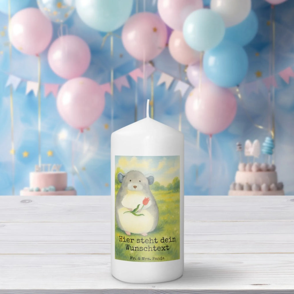 Personalisierte Kerze Chinchilla Blume Design Blockkerze Mit Namensdruck, Kerze Für Hochzeit Mit Namensgravur, Gastgeschenk Kerze Mit Namen, Personalisierte Kerze, Stabkerze Mit Gravur, Firmungskerze Mit Wunschname, Fair-Trade-Kerze Mit Namensgravur, Kommunionkerze Mit Namen, Stumpenkerze Mit Namensgravur, Andachtskerze Mit Namensgravur, Metall-Kerze Mit Namensgravur, Holz-Kerze Mit Namen, Weihnachtskerze Mit Namensgravur, Duftkerze Mit Namen, Grabkerze Mit Namensgravur, Trauerkerze Mit Namen, Teelicht Mit Namensdruck, Stearinkerze Mit Gravur, Tischkerze Mit Namensdruck, Kerzen-Set Mit Namensgravur, Kerze Mit Prägung Und Wunschname, Votivkerze Mit Wunschname, Gartenkerze Mit Namen, Glas-Kerze Mit Wunschname, Handgegossene Kerze Mit Namen, Osterkerze Mit Namen, Outdoor-Kerze Mit Namensgravur, Kerze Mit Namen, Tafelkerze Mit Wunschname, Schwimmkerze Mit Namen, Kerze Mit Spruch Und Namen, Streukerze Mit Namensdruck, Bio-Kerze Mit Wunschname, Gedenkkerze Mit Namen, LED-Kerze Mit Wunschname, Adventskerze Mit Wunschname, Sojawachskerze Mit Namensdruck, Kerze Für Geburtstag Mit Wunschname, Bienenwachskerze Mit Wunschname, Taufekerze Mit Namensgravur, Laternenkerze Mit Namensdruck, Handgemachte Kerze Mit Wunschname, Tiermotive, Gute Laune, lustige Sprüche, Tiere, Chinchillas, Büroalltag, Büro, Liebeskummer, Chinchilla, traurig sein, Kummer, Glücklichsein, Depressionen, Chaos