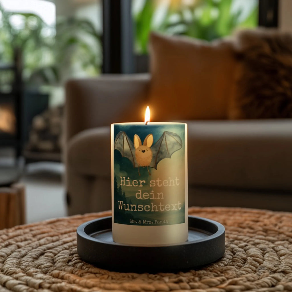 Personalisierte Kerze Fledermaus Flügel Design Laternenkerze Mit Namensdruck, Kerze Mit Namen, Taufekerze Mit Namensgravur, Votivkerze Mit Wunschname, Gastgeschenk Kerze Mit Namen, Kerze Für Geburtstag Mit Wunschname, Grabkerze Mit Namensgravur, LED-Kerze Mit Wunschname, Weihnachtskerze Mit Namensgravur, Kerzen-Set Mit Namensgravur, Kerze Mit Prägung Und Wunschname, Bienenwachskerze Mit Wunschname, Stumpenkerze Mit Namensgravur, Handgegossene Kerze Mit Namen, Duftkerze Mit Namen, Adventskerze Mit Wunschname, Gartenkerze Mit Namen, Streukerze Mit Namensdruck, Stearinkerze Mit Gravur, Stabkerze Mit Gravur, Kommunionkerze Mit Namen, Holz-Kerze Mit Namen, Teelicht Mit Namensdruck, Fair-Trade-Kerze Mit Namensgravur, Outdoor-Kerze Mit Namensgravur, Metall-Kerze Mit Namensgravur, Sojawachskerze Mit Namensdruck, Tischkerze Mit Namensdruck, Schwimmkerze Mit Namen, Firmungskerze Mit Wunschname, Personalisierte Kerze, Kerze Mit Spruch Und Namen, Kerze Für Hochzeit Mit Namensgravur, Tafelkerze Mit Wunschname, Handgemachte Kerze Mit Wunschname, Glas-Kerze Mit Wunschname, Osterkerze Mit Namen, Bio-Kerze Mit Wunschname, Andachtskerze Mit Namensgravur, Gedenkkerze Mit Namen, Blockkerze Mit Namensdruck, Trauerkerze Mit Namen, Tiermotive, Gute Laune, lustige Sprüche, Tiere