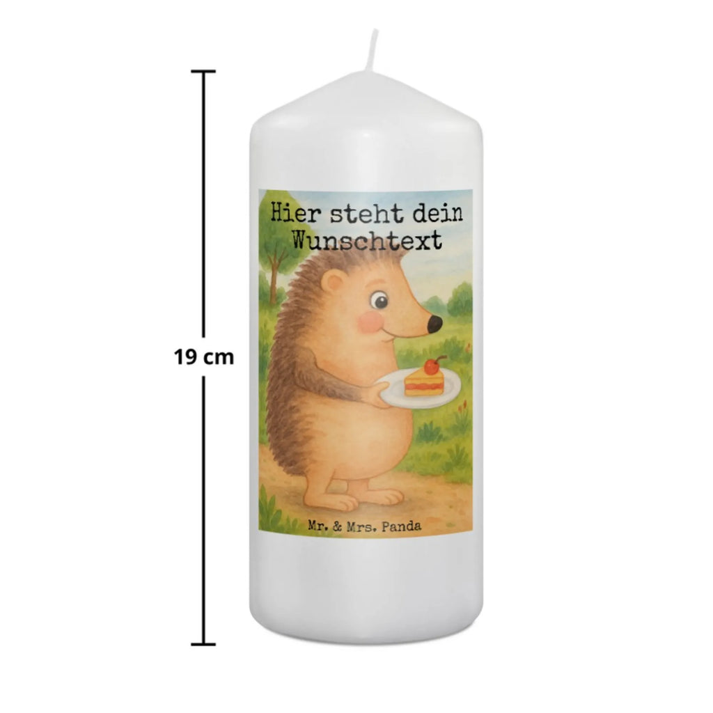 Personalisierte Kerze Igel Kuchenstück Design Gedenkkerze Mit Namen, Kerze Mit Spruch Und Namen, Weihnachtskerze Mit Namensgravur, Teelicht Mit Namensdruck, Sojawachskerze Mit Namensdruck, Blockkerze Mit Namensdruck, Streukerze Mit Namensdruck, Outdoor-Kerze Mit Namensgravur, Kommunionkerze Mit Namen, Kerzen-Set Mit Namensgravur, Metall-Kerze Mit Namensgravur, Bienenwachskerze Mit Wunschname, Osterkerze Mit Namen, Votivkerze Mit Wunschname, Kerze Mit Namen, Holz-Kerze Mit Namen, Andachtskerze Mit Namensgravur, Handgemachte Kerze Mit Wunschname, Grabkerze Mit Namensgravur, Kerze Mit Prägung Und Wunschname, Tischkerze Mit Namensdruck, Trauerkerze Mit Namen, Fair-Trade-Kerze Mit Namensgravur, Handgegossene Kerze Mit Namen, Personalisierte Kerze, Laternenkerze Mit Namensdruck, Firmungskerze Mit Wunschname, Bio-Kerze Mit Wunschname, Kerze Für Geburtstag Mit Wunschname, Stabkerze Mit Gravur, Adventskerze Mit Wunschname, Schwimmkerze Mit Namen, Gastgeschenk Kerze Mit Namen, Stumpenkerze Mit Namensgravur, Glas-Kerze Mit Wunschname, Kerze Für Hochzeit Mit Namensgravur, LED-Kerze Mit Wunschname, Duftkerze Mit Namen, Stearinkerze Mit Gravur, Gartenkerze Mit Namen, Taufekerze Mit Namensgravur, Tafelkerze Mit Wunschname, Tiermotive, Gute Laune, lustige Sprüche, Tiere, Kuchen backen, Einladung Party, Essen Spruch, Igel, Backen Geschenk, Torte, Geburtstagskuchen, Kuchen