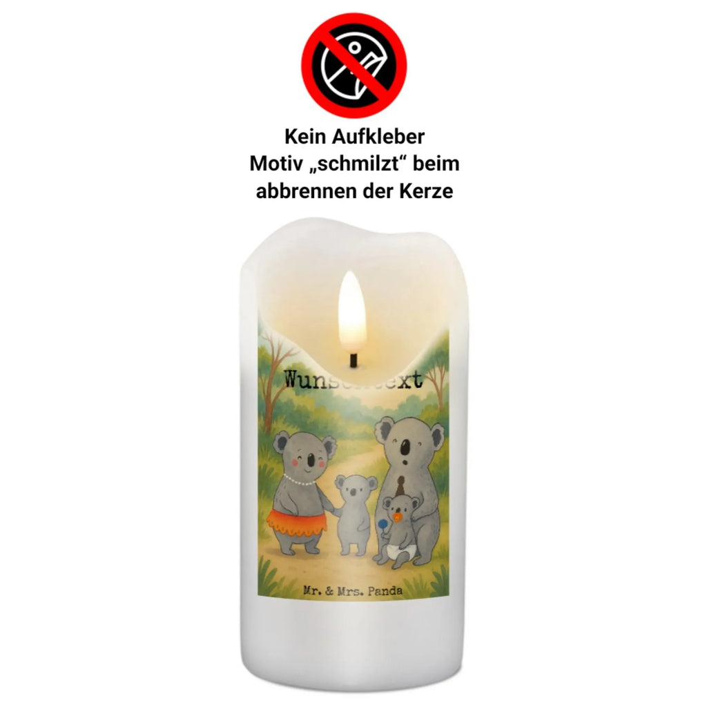 Personalisierte Kerze Koala Familie Design Duftkerze Mit Namen, Kommunionkerze Mit Namen, Handgemachte Kerze Mit Wunschname, Outdoor-Kerze Mit Namensgravur, Kerzen-Set Mit Namensgravur, Stabkerze Mit Gravur, Kerze Für Hochzeit Mit Namensgravur, LED-Kerze Mit Wunschname, Streukerze Mit Namensdruck, Metall-Kerze Mit Namensgravur, Fair-Trade-Kerze Mit Namensgravur, Laternenkerze Mit Namensdruck, Stearinkerze Mit Gravur, Firmungskerze Mit Wunschname, Taufekerze Mit Namensgravur, Kerze Für Geburtstag Mit Wunschname, Bienenwachskerze Mit Wunschname, Teelicht Mit Namensdruck, Kerze Mit Namen, Kerze Mit Spruch Und Namen, Osterkerze Mit Namen, Tischkerze Mit Namensdruck, Tafelkerze Mit Wunschname, Weihnachtskerze Mit Namensgravur, Schwimmkerze Mit Namen, Glas-Kerze Mit Wunschname, Gastgeschenk Kerze Mit Namen, Sojawachskerze Mit Namensdruck, Stumpenkerze Mit Namensgravur, Kerze Mit Prägung Und Wunschname, Andachtskerze Mit Namensgravur, Gedenkkerze Mit Namen, Gartenkerze Mit Namen, Votivkerze Mit Wunschname, Grabkerze Mit Namensgravur, Bio-Kerze Mit Wunschname, Blockkerze Mit Namensdruck, Adventskerze Mit Wunschname, Trauerkerze Mit Namen, Holz-Kerze Mit Namen, Personalisierte Kerze, Handgegossene Kerze Mit Namen, Familie, Vatertag, Muttertag, Bruder, Schwester, Mama, Papa, Oma, Opa, Kinder, Familienleben, Geschwister, Koalas, Family, Koala