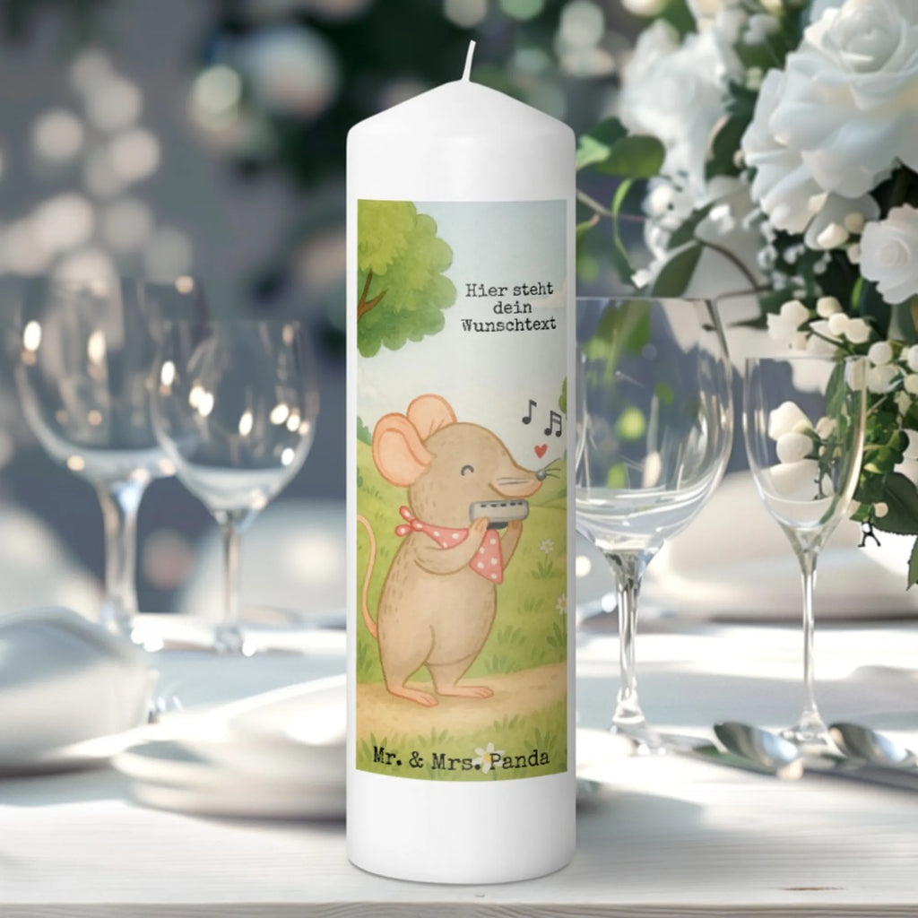 Personalisierte Kerze Maus Mundharmonika Design Streukerze Mit Namensdruck, Sojawachskerze Mit Namensdruck, Kerze Für Geburtstag Mit Wunschname, Kerze Für Hochzeit Mit Namensgravur, Adventskerze Mit Wunschname, Kommunionkerze Mit Namen, Tafelkerze Mit Wunschname, Teelicht Mit Namensdruck, Gastgeschenk Kerze Mit Namen, Laternenkerze Mit Namensdruck, Taufekerze Mit Namensgravur, Andachtskerze Mit Namensgravur, Firmungskerze Mit Wunschname, Schwimmkerze Mit Namen, Osterkerze Mit Namen, Stabkerze Mit Gravur, Glas-Kerze Mit Wunschname, Kerze Mit Spruch Und Namen, Trauerkerze Mit Namen, Outdoor-Kerze Mit Namensgravur, Kerze Mit Namen, Kerze Mit Prägung Und Wunschname, Handgegossene Kerze Mit Namen, Gedenkkerze Mit Namen, Fair-Trade-Kerze Mit Namensgravur, Handgemachte Kerze Mit Wunschname, Duftkerze Mit Namen, Stearinkerze Mit Gravur, Kerzen-Set Mit Namensgravur, Blockkerze Mit Namensdruck, Holz-Kerze Mit Namen, Stumpenkerze Mit Namensgravur, Gartenkerze Mit Namen, Grabkerze Mit Namensgravur, Bienenwachskerze Mit Wunschname, LED-Kerze Mit Wunschname, Weihnachtskerze Mit Namensgravur, Tischkerze Mit Namensdruck, Personalisierte Kerze, Bio-Kerze Mit Wunschname, Metall-Kerze Mit Namensgravur, Votivkerze Mit Wunschname, Instrumente, Geschenke Musiker, Musikliebhaber, Mundharmonika, Lagerfeuer, Gesang, Maus
