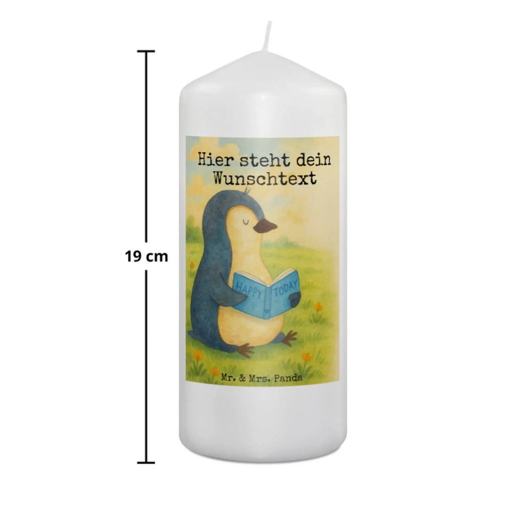 Personalisierte Kerze Pinguin Buch Design Grabkerze Mit Namensgravur, Kerze Für Geburtstag Mit Wunschname, Gastgeschenk Kerze Mit Namen, Tafelkerze Mit Wunschname, Laternenkerze Mit Namensdruck, Glas-Kerze Mit Wunschname, LED-Kerze Mit Wunschname, Blockkerze Mit Namensdruck, Bio-Kerze Mit Wunschname, Kerze Mit Prägung Und Wunschname, Trauerkerze Mit Namen, Handgegossene Kerze Mit Namen, Streukerze Mit Namensdruck, Kommunionkerze Mit Namen, Kerze Mit Namen, Teelicht Mit Namensdruck, Fair-Trade-Kerze Mit Namensgravur, Andachtskerze Mit Namensgravur, Stearinkerze Mit Gravur, Personalisierte Kerze, Stumpenkerze Mit Namensgravur, Taufekerze Mit Namensgravur, Bienenwachskerze Mit Wunschname, Kerze Für Hochzeit Mit Namensgravur, Adventskerze Mit Wunschname, Votivkerze Mit Wunschname, Tischkerze Mit Namensdruck, Weihnachtskerze Mit Namensgravur, Metall-Kerze Mit Namensgravur, Kerze Mit Spruch Und Namen, Schwimmkerze Mit Namen, Firmungskerze Mit Wunschname, Holz-Kerze Mit Namen, Duftkerze Mit Namen, Kerzen-Set Mit Namensgravur, Stabkerze Mit Gravur, Handgemachte Kerze Mit Wunschname, Gartenkerze Mit Namen, Gedenkkerze Mit Namen, Osterkerze Mit Namen, Sojawachskerze Mit Namensdruck, Outdoor-Kerze Mit Namensgravur, Pinguin, Buch, Faulenzen, Freizeit, Urlaub, Lesen, Pinguine, Ferien, Nichtstun, Bücherwurm