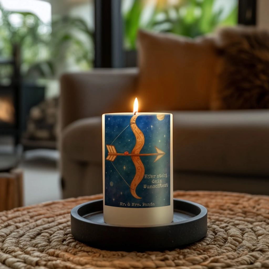 Personalisierte Kerze Sternzeichen Schütze Design Andachtskerze Mit Namensgravur, Streukerze Mit Namensdruck, Sojawachskerze Mit Namensdruck, Adventskerze Mit Wunschname, Holz-Kerze Mit Namen, Fair-Trade-Kerze Mit Namensgravur, Teelicht Mit Namensdruck, Stumpenkerze Mit Namensgravur, Votivkerze Mit Wunschname, Kerze Für Hochzeit Mit Namensgravur, Stabkerze Mit Gravur, Kerzen-Set Mit Namensgravur, Metall-Kerze Mit Namensgravur, Kerze Mit Namen, Gedenkkerze Mit Namen, Tischkerze Mit Namensdruck, Kerze Mit Prägung Und Wunschname, Gastgeschenk Kerze Mit Namen, Laternenkerze Mit Namensdruck, Personalisierte Kerze, Gartenkerze Mit Namen, Kerze Mit Spruch Und Namen, Weihnachtskerze Mit Namensgravur, Stearinkerze Mit Gravur, Tafelkerze Mit Wunschname, Duftkerze Mit Namen, Osterkerze Mit Namen, Kerze Für Geburtstag Mit Wunschname, Bienenwachskerze Mit Wunschname, Glas-Kerze Mit Wunschname, Trauerkerze Mit Namen, Kommunionkerze Mit Namen, LED-Kerze Mit Wunschname, Grabkerze Mit Namensgravur, Bio-Kerze Mit Wunschname, Handgegossene Kerze Mit Namen, Firmungskerze Mit Wunschname, Blockkerze Mit Namensdruck, Schwimmkerze Mit Namen, Taufekerze Mit Namensgravur, Outdoor-Kerze Mit Namensgravur, Handgemachte Kerze Mit Wunschname, Tierkreiszeichen, Sternzeichen, Horoskop, Astrologie, Aszendent, Schütze, Geburtstag Dezember, Geschenk November, Geschenk Dezember, Schütze Geschenk, Geschenk Schützenfest, Schütze Sternzeichen, Geburtstag November